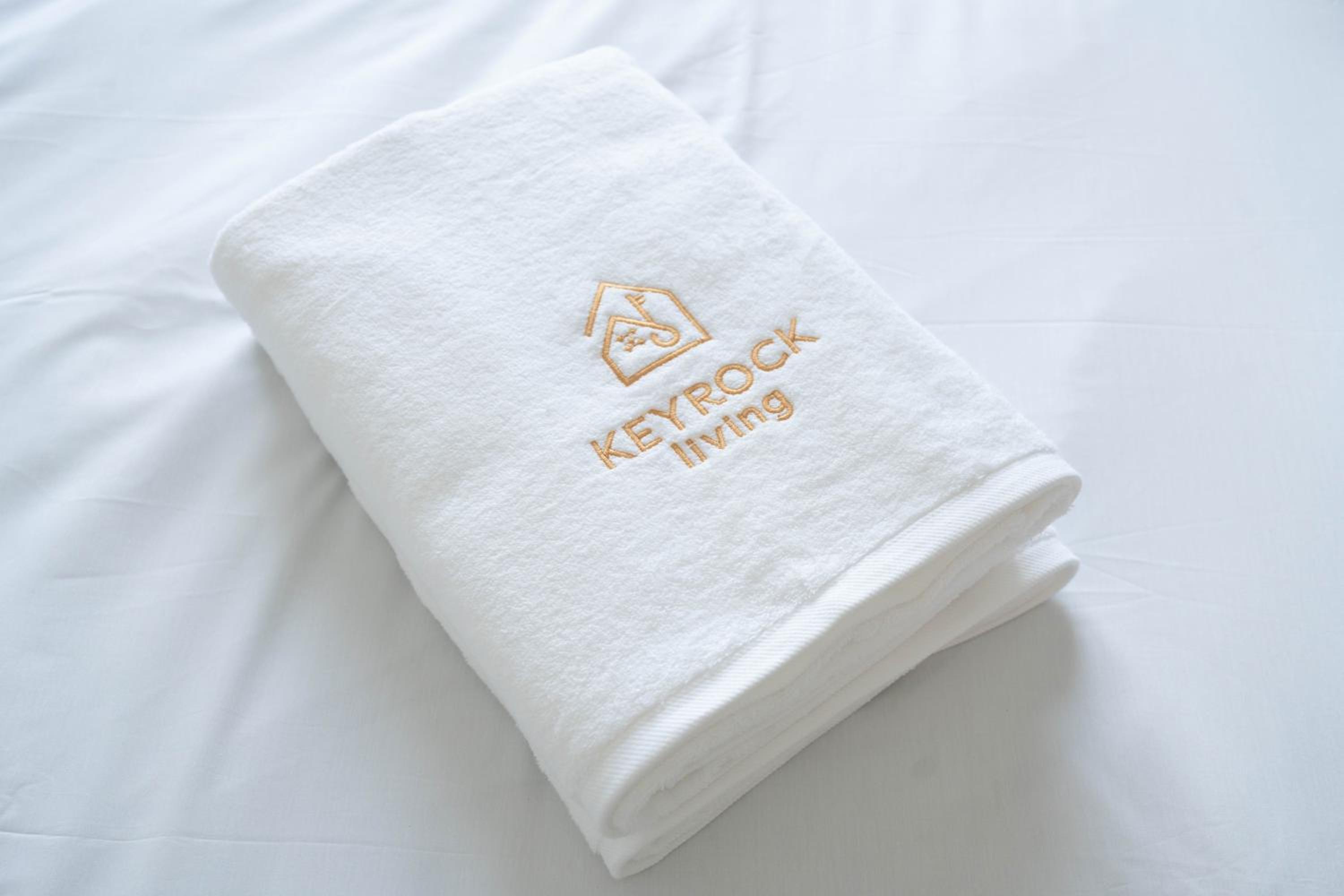 Keyrock Sea-View Penthouse - Dubai Marina, Pool & Sauna