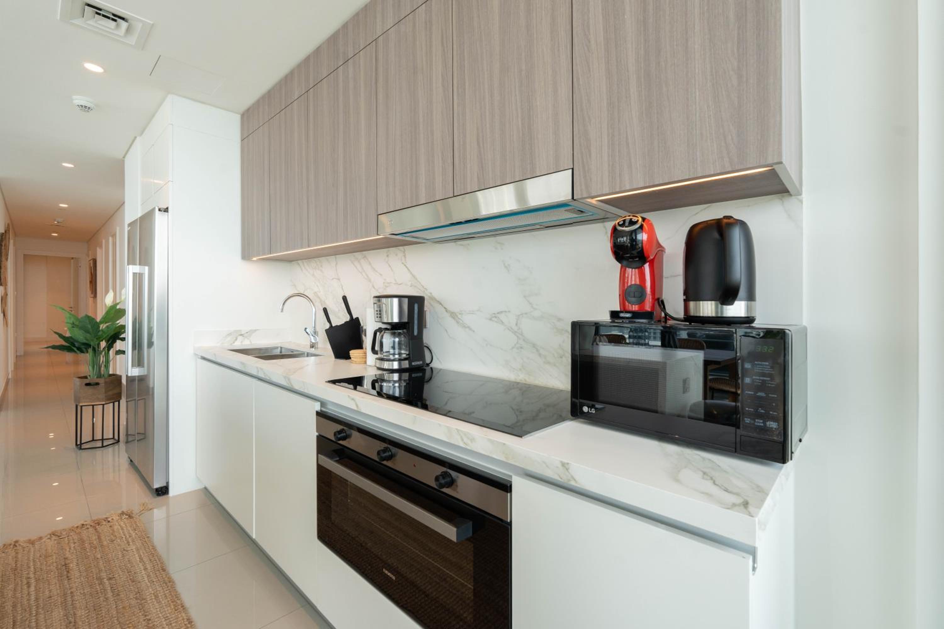 Keyrock Sea-View Penthouse - Dubai Marina, Pool & Sauna