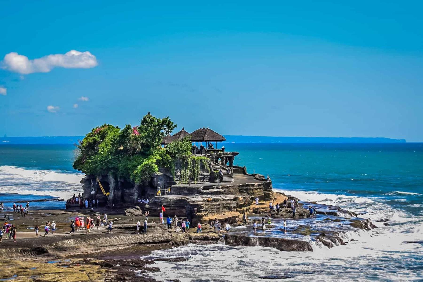 Luxury 3-Bedroom Pool Villa in Canggu Near Beach & Nightlife
