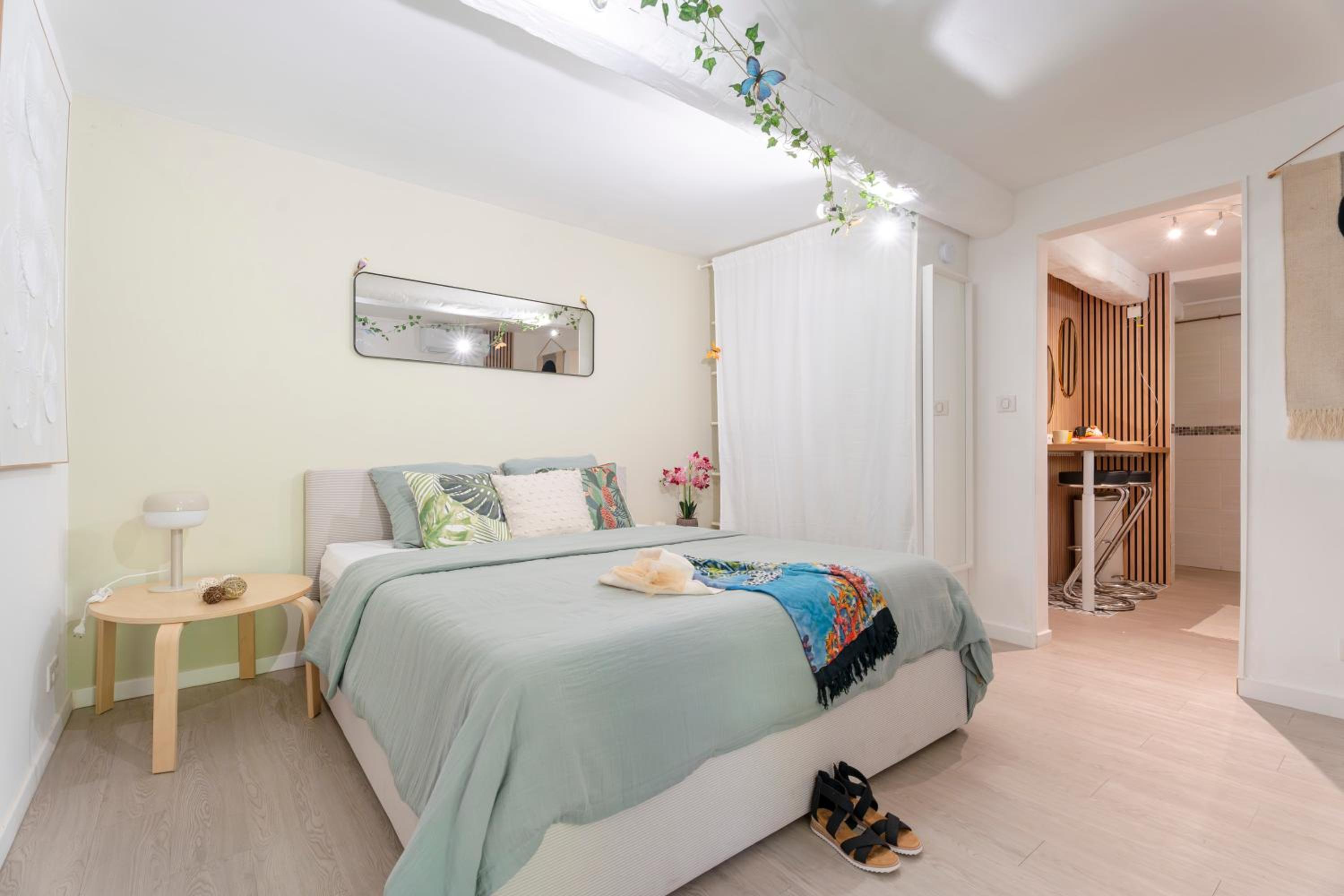L'Escale - Idéal Pro & Couple - WIFI HD - 5min Port Toulon & Plage - Sauna Exclusif & Terrasse Privée - Piscine