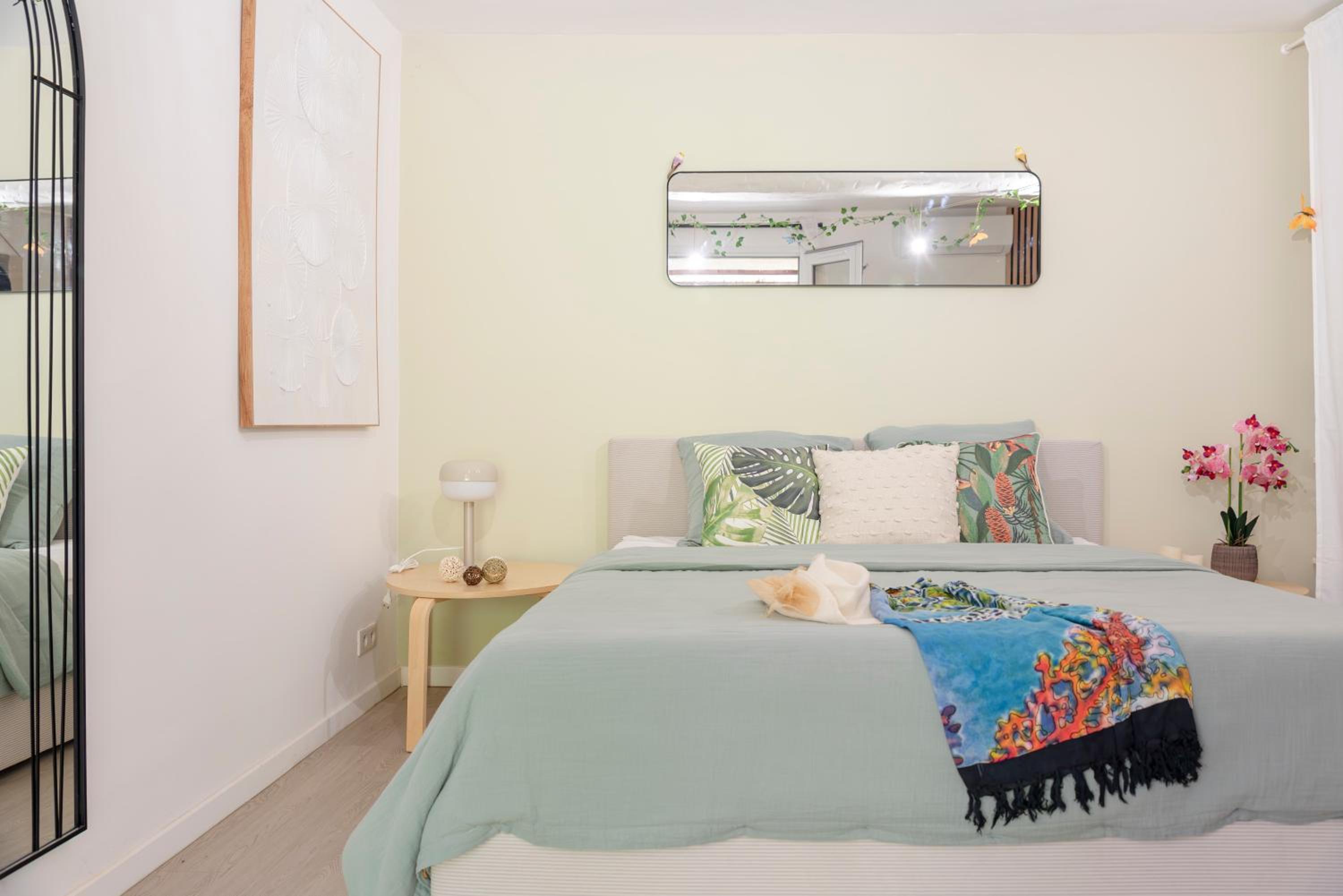 L'Escale - Idéal Pro & Couple - WIFI HD - 5min Port Toulon & Plage - Sauna Exclusif & Terrasse Privée - Piscine