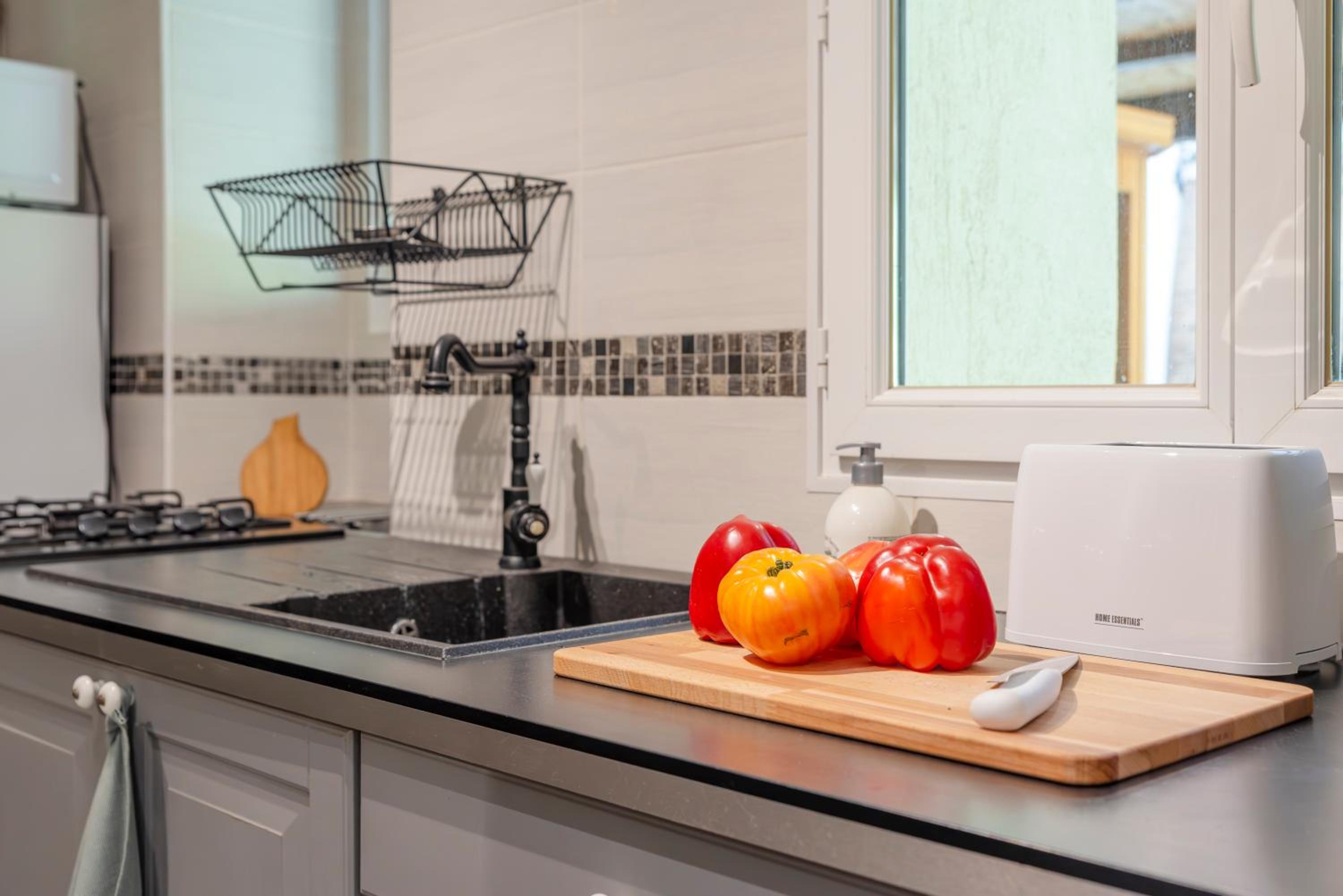 L'Escale - Idéal Pro & Couple - WIFI HD - 5min Port Toulon & Plage - Sauna Exclusif & Terrasse Privée - Piscine