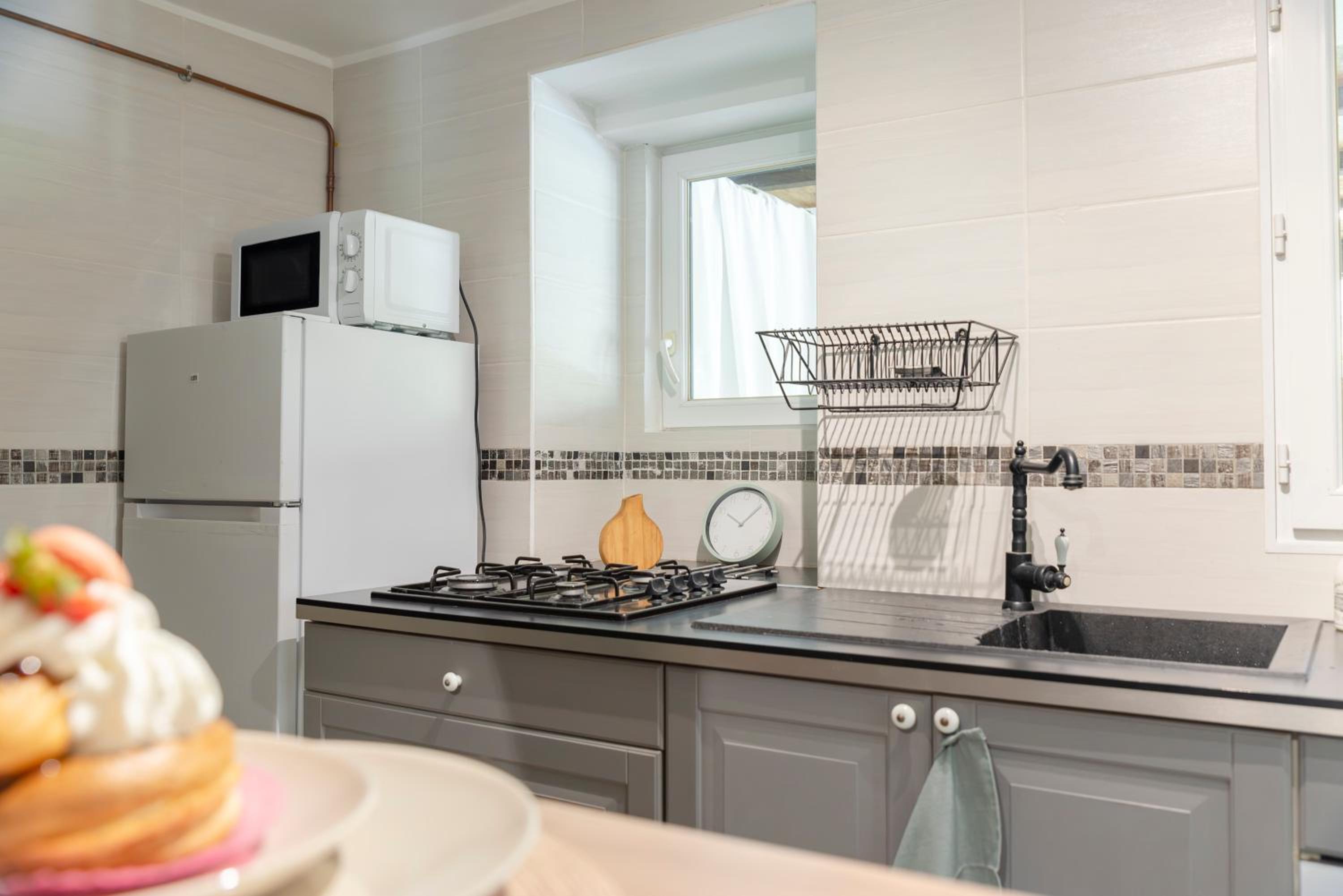 L'Escale - Idéal Pro & Couple - WIFI HD - 5min Port Toulon & Plage - Sauna Exclusif & Terrasse Privée - Piscine