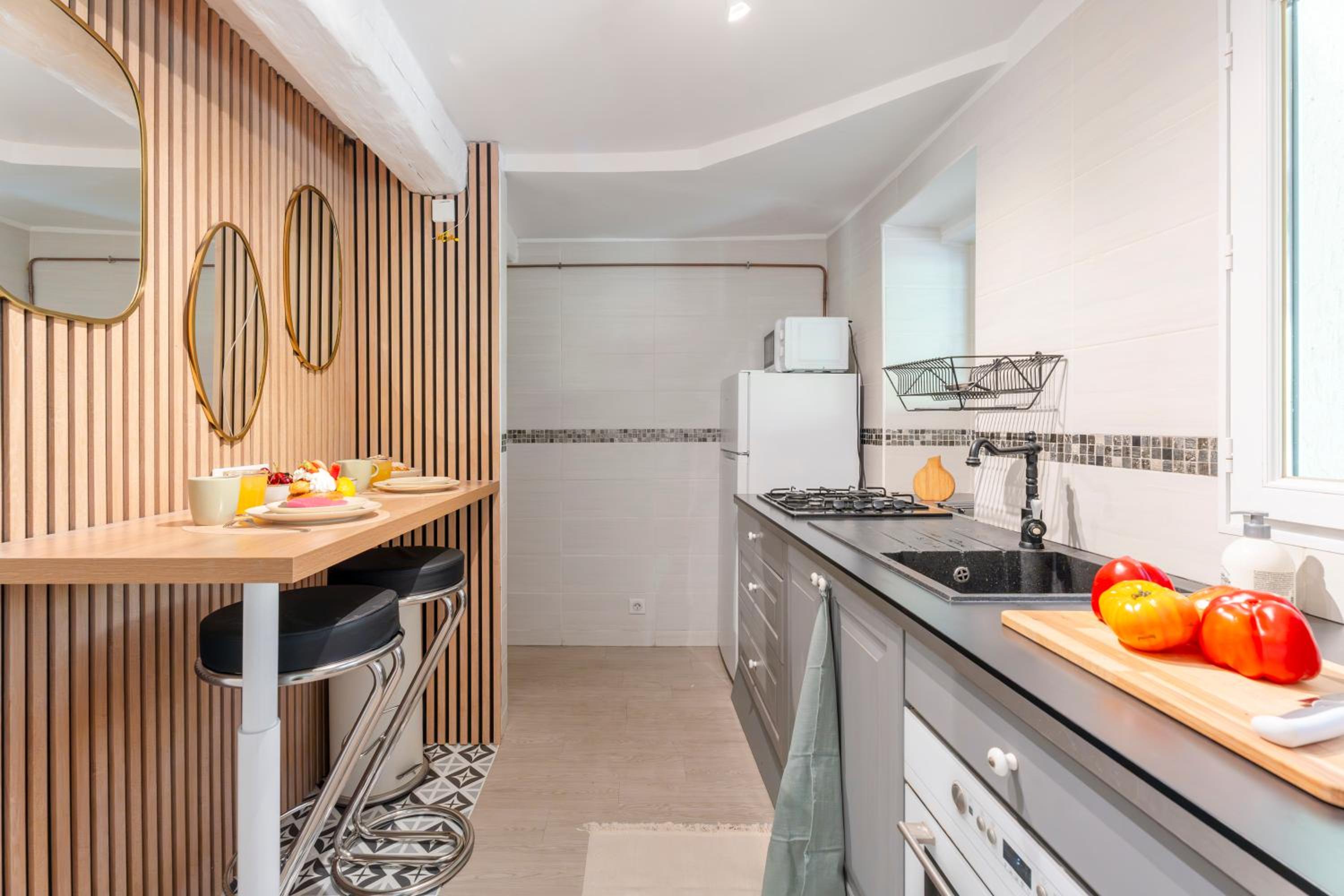 L'Escale - Idéal Pro & Couple - WIFI HD - 5min Port Toulon & Plage - Sauna Exclusif & Terrasse Privée - Piscine