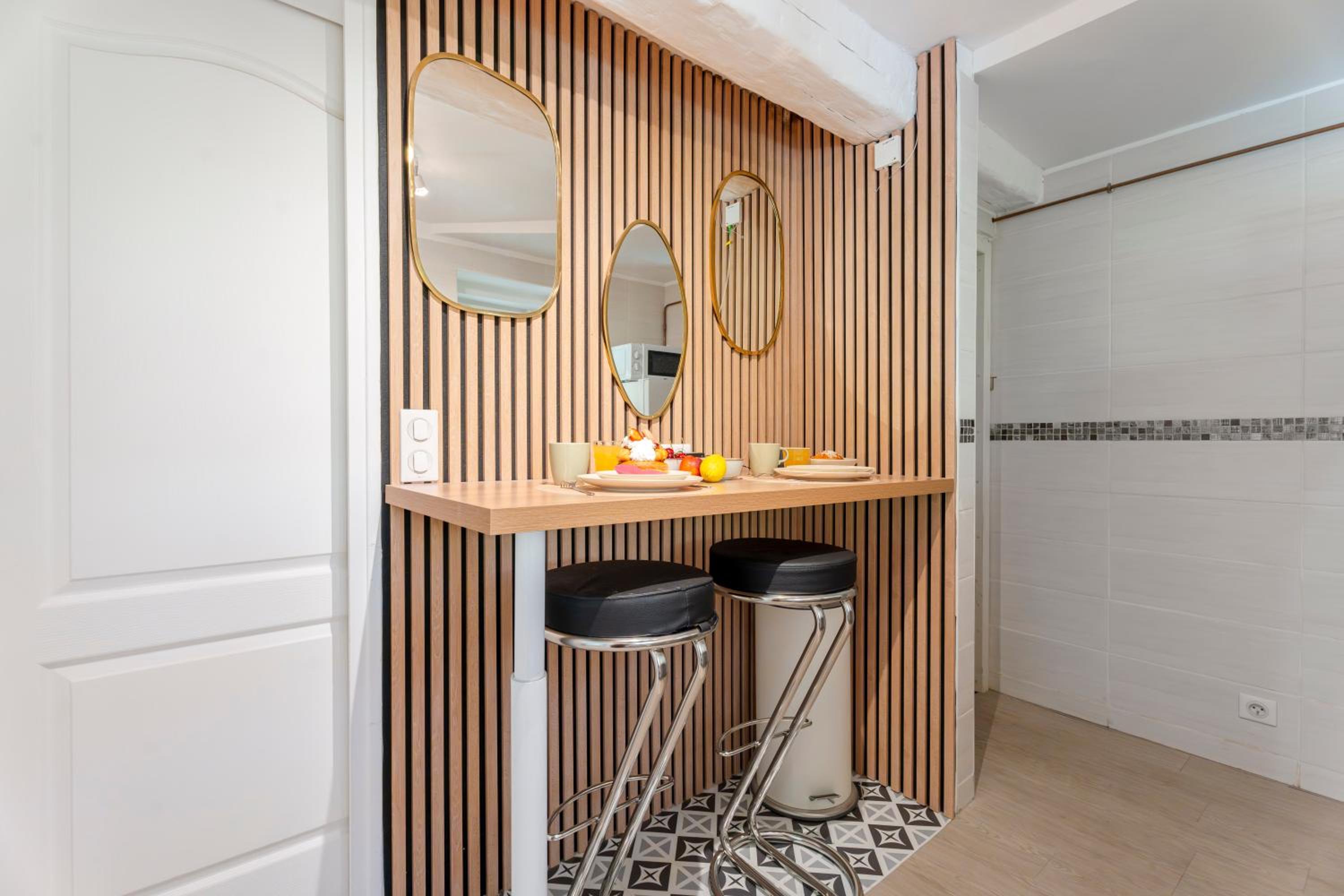 L'Escale - Idéal Pro & Couple - WIFI HD - 5min Port Toulon & Plage - Sauna Exclusif & Terrasse Privée - Piscine