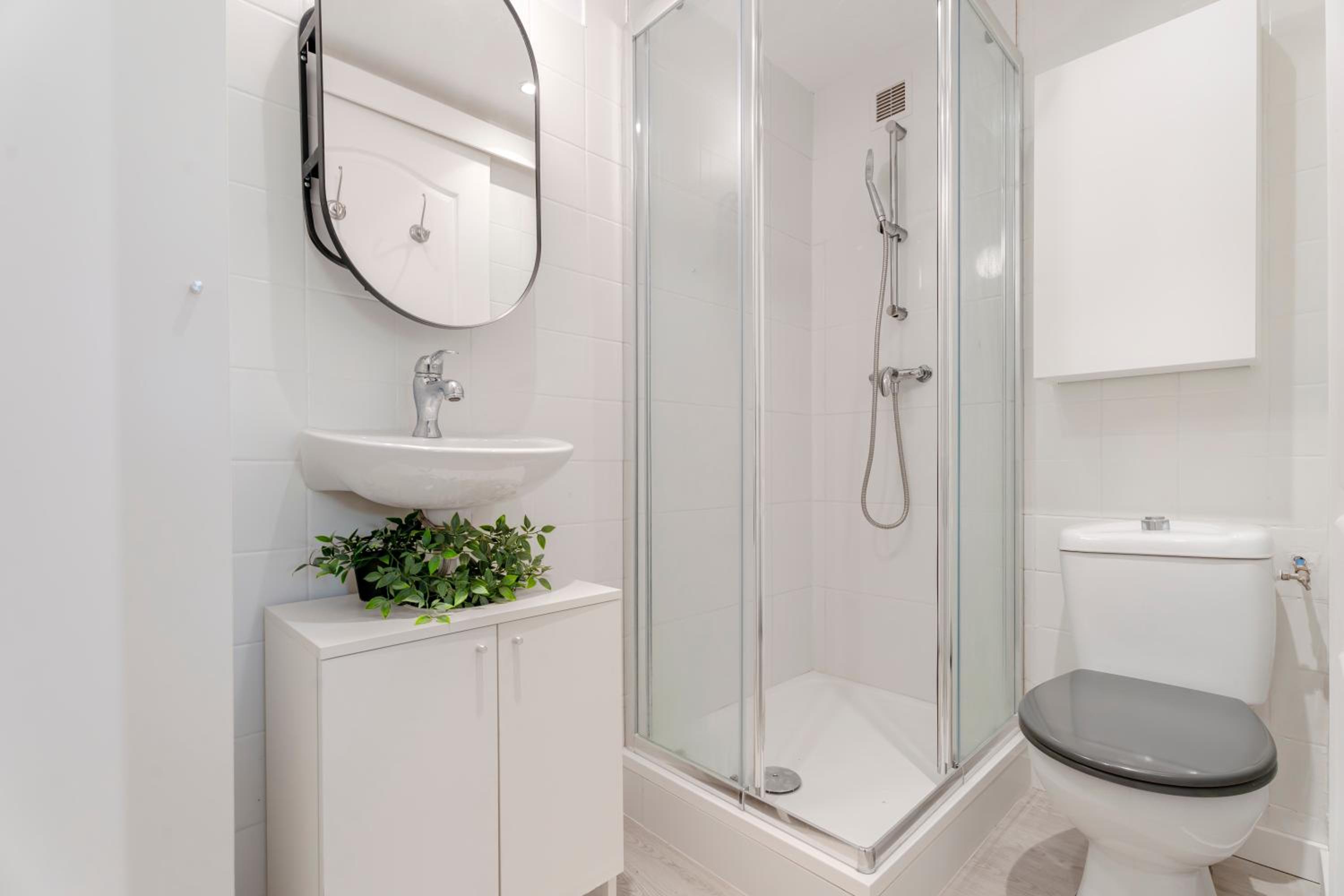 L'Escale - Idéal Pro & Couple - WIFI HD - 5min Port Toulon & Plage - Sauna Exclusif & Terrasse Privée - Piscine