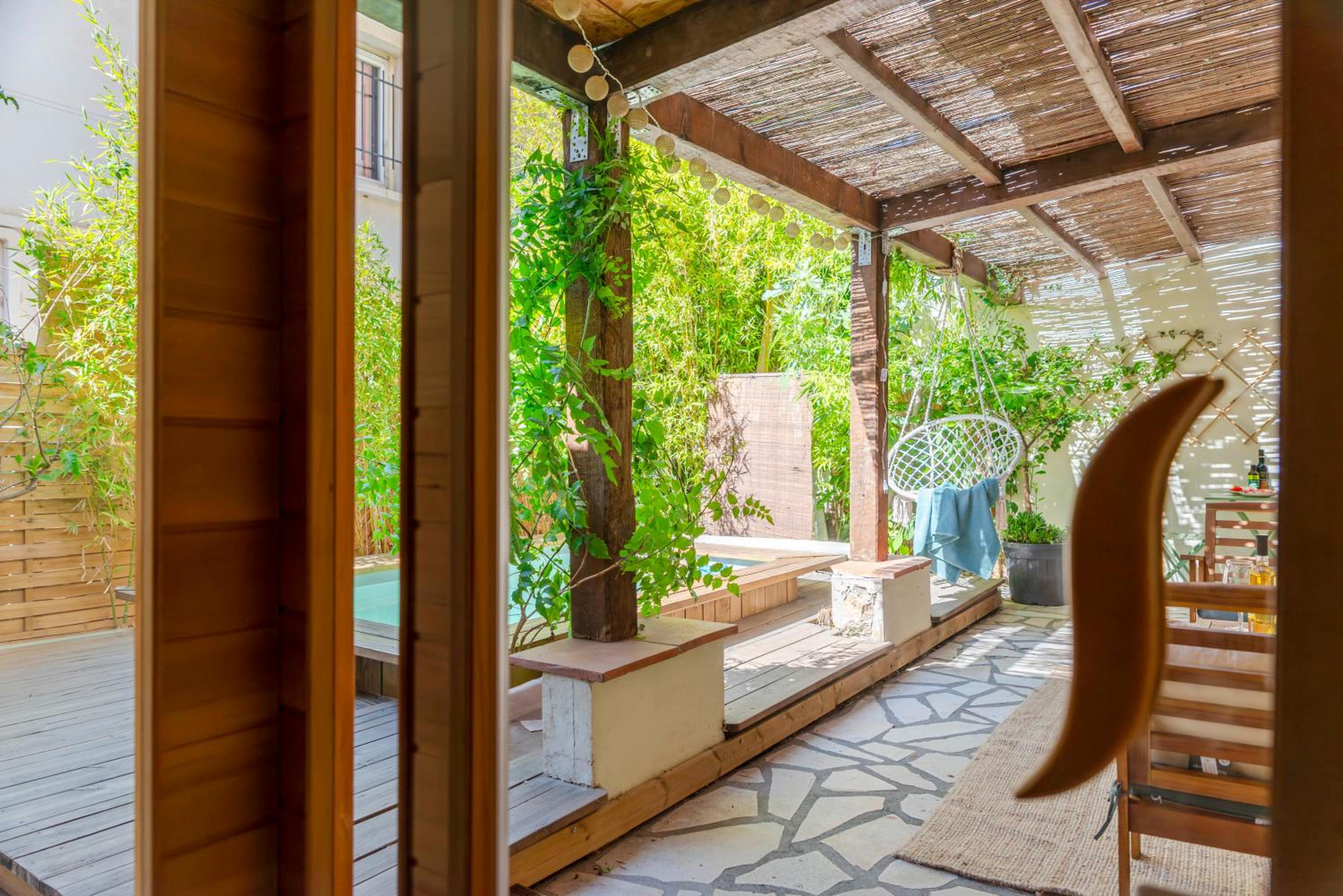 L'Escale - Idéal Pro & Couple - WIFI HD - 5min Port Toulon & Plage - Sauna Exclusif & Terrasse Privée - Piscine