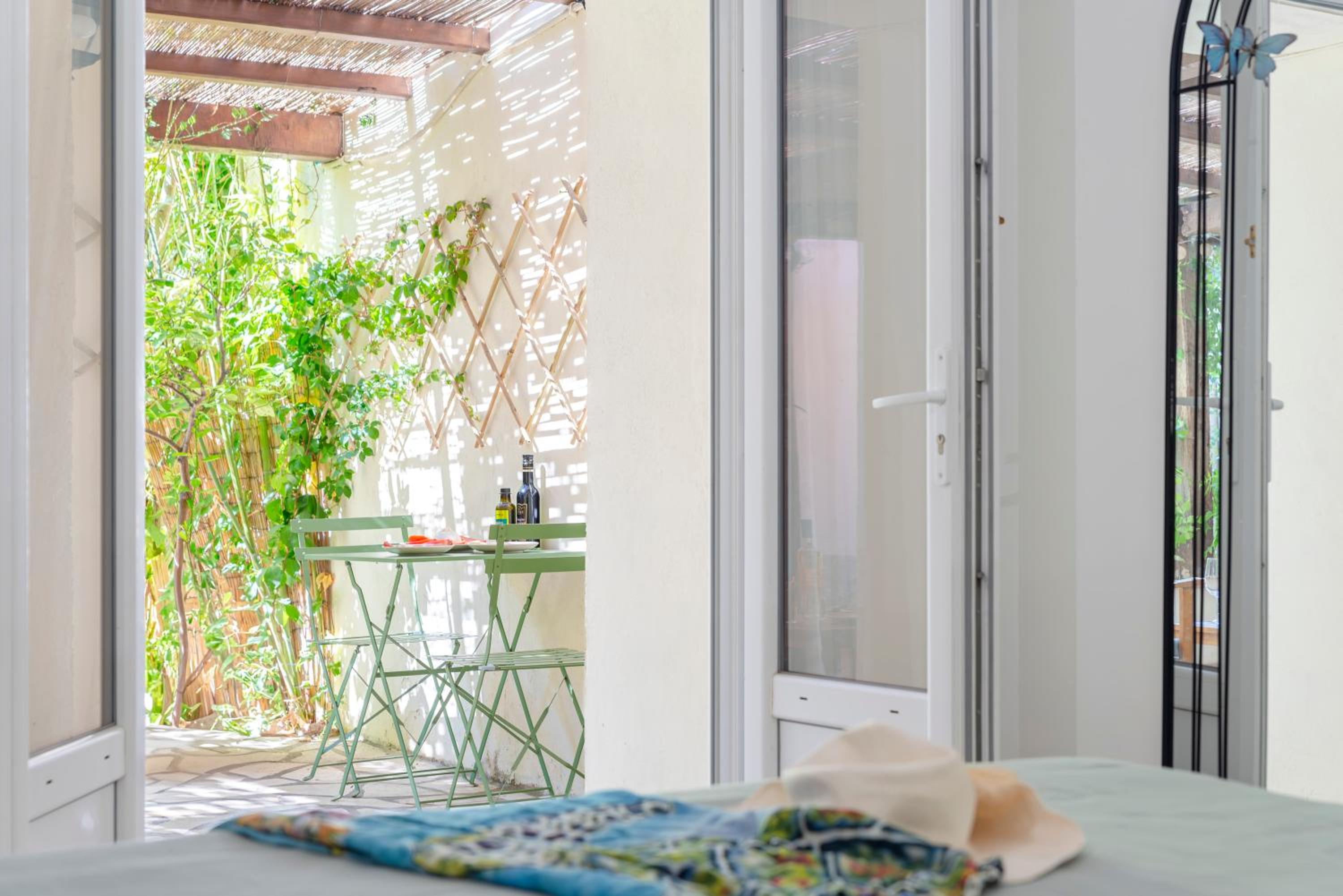 L'Escale - Idéal Pro & Couple - WIFI HD - 5min Port Toulon & Plage - Sauna Exclusif & Terrasse Privée - Piscine