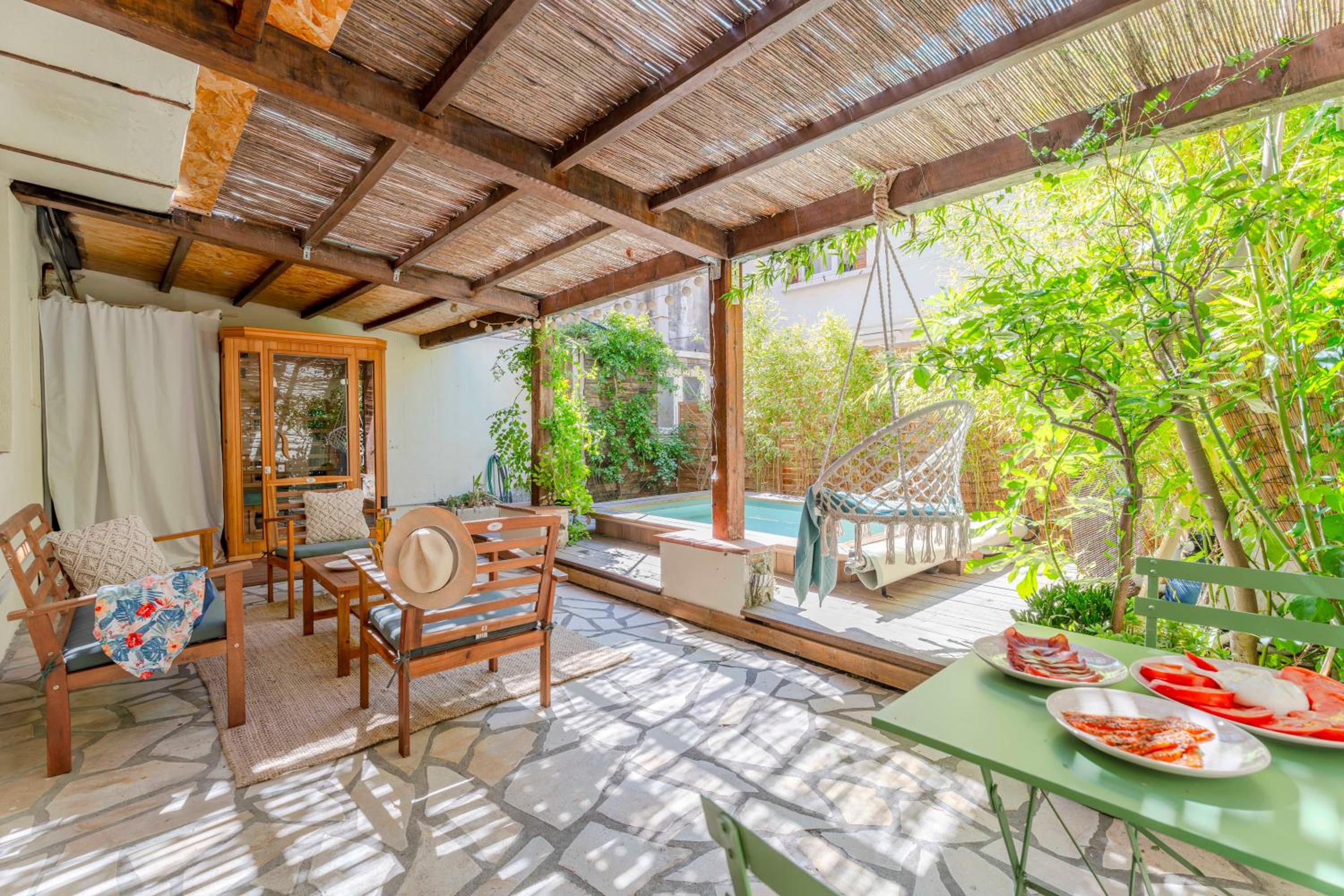 L'Escale - Idéal Pro & Couple - WIFI HD - 5min Port Toulon & Plage - Sauna Exclusif & Terrasse Privée - Piscine