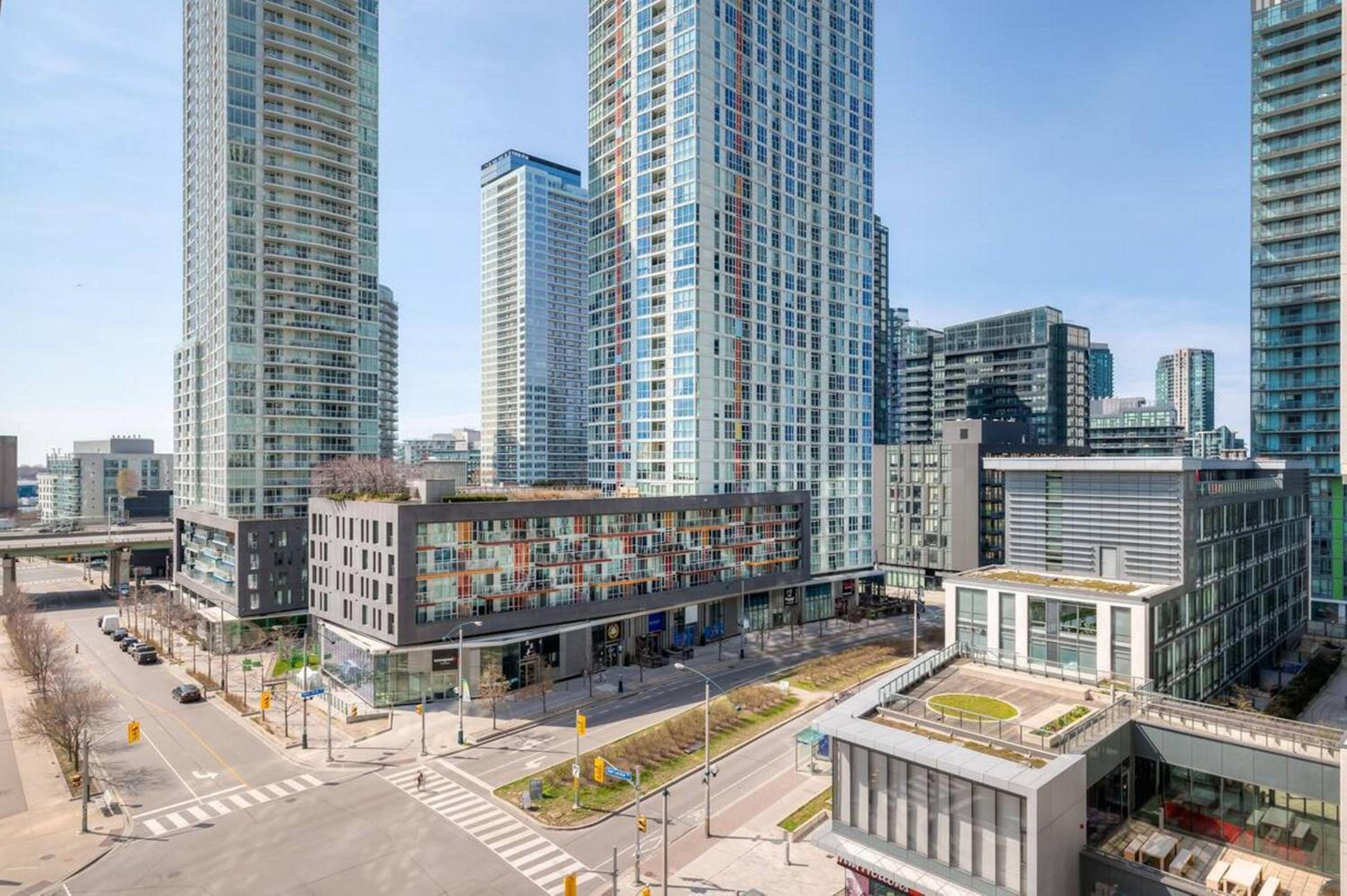 Modern 2 Bedroom plus Den Condo with Balcony Downtown Toronto