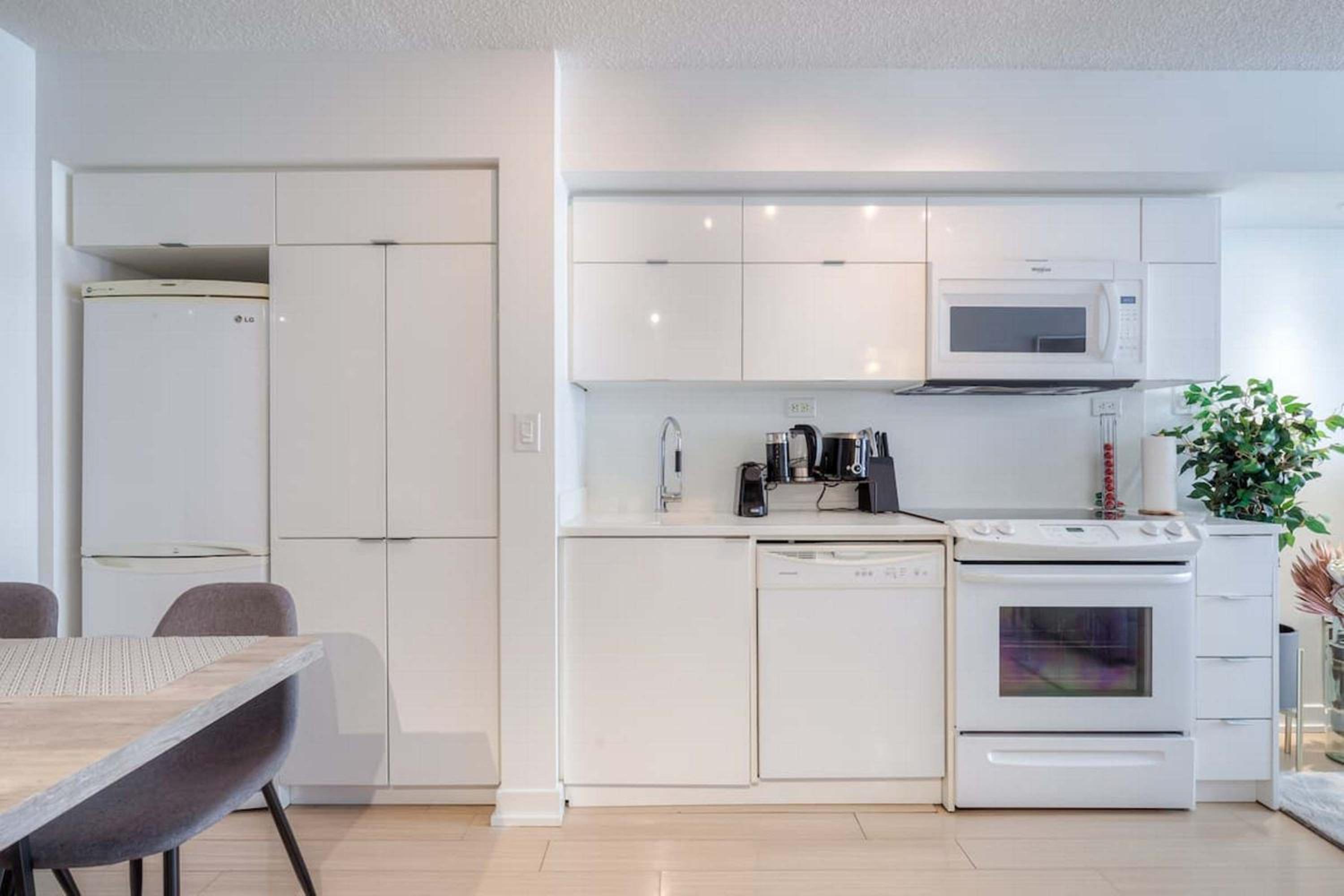 Modern 2 Bedroom plus Den Condo with Balcony Downtown Toronto