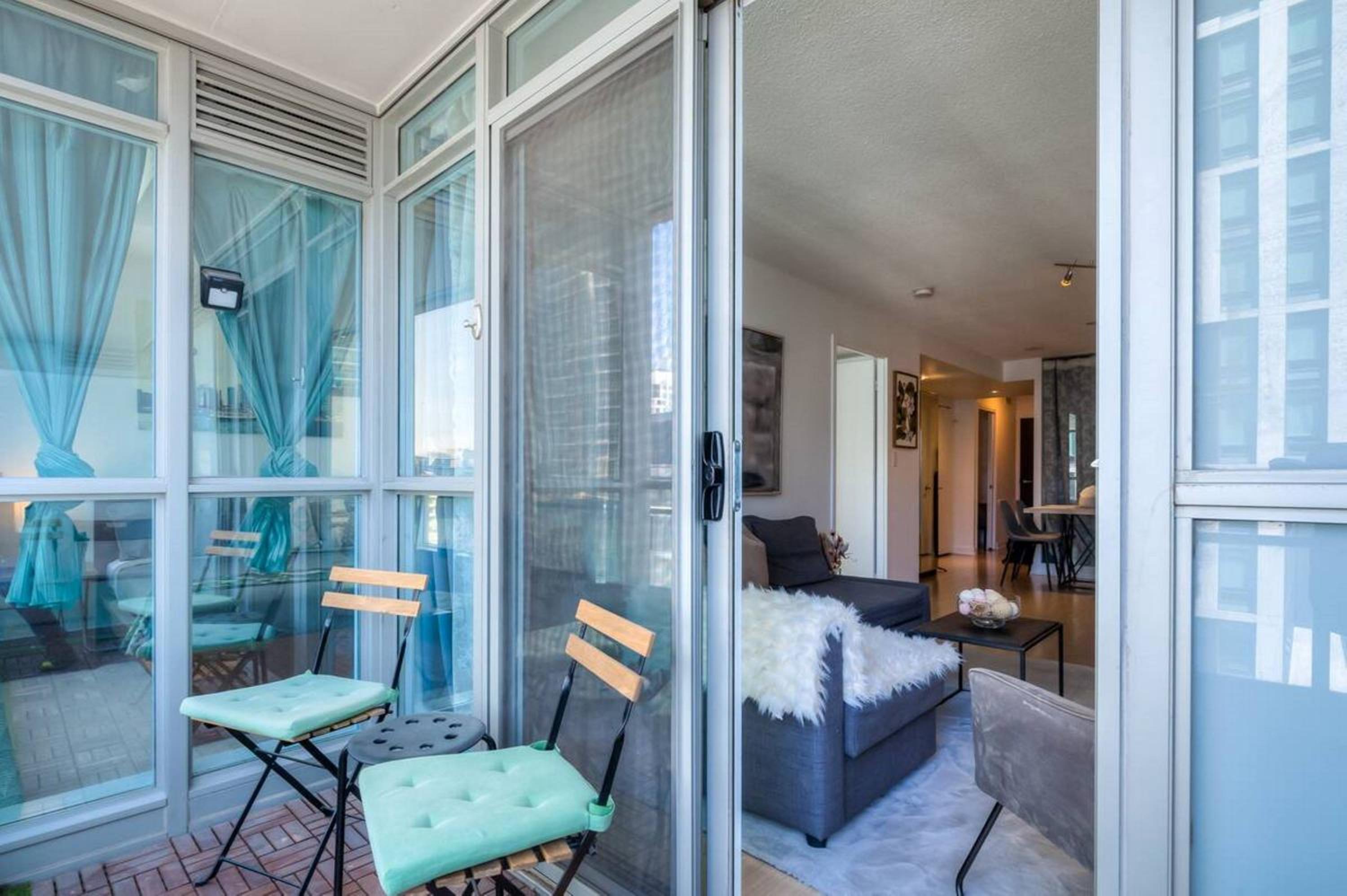 Modern 2 Bedroom plus Den Condo with Balcony Downtown Toronto