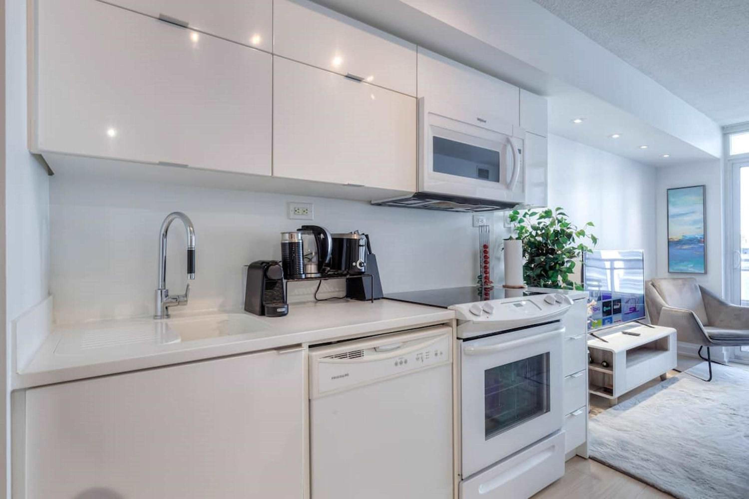 Modern 2 Bedroom plus Den Condo with Balcony Downtown Toronto