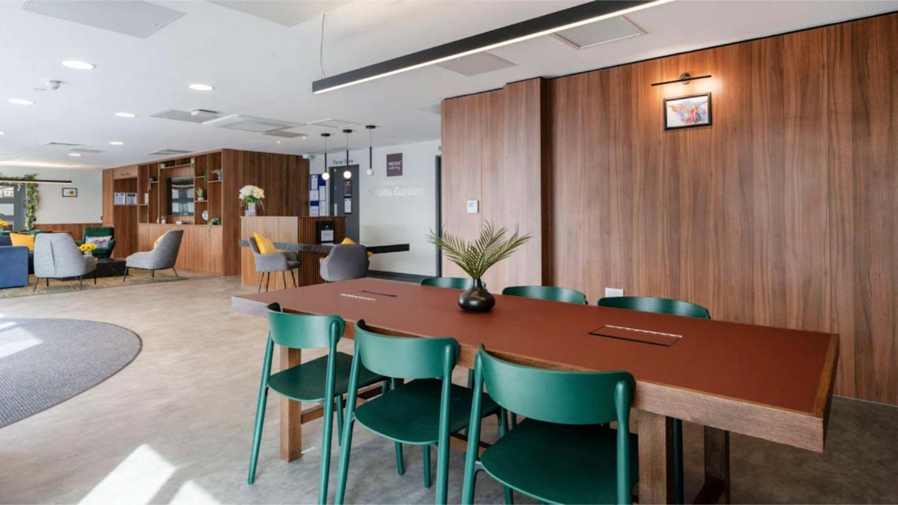 Students Only Straits Egham - 40 mins to Waterloo - Direct Bus to Heathrow