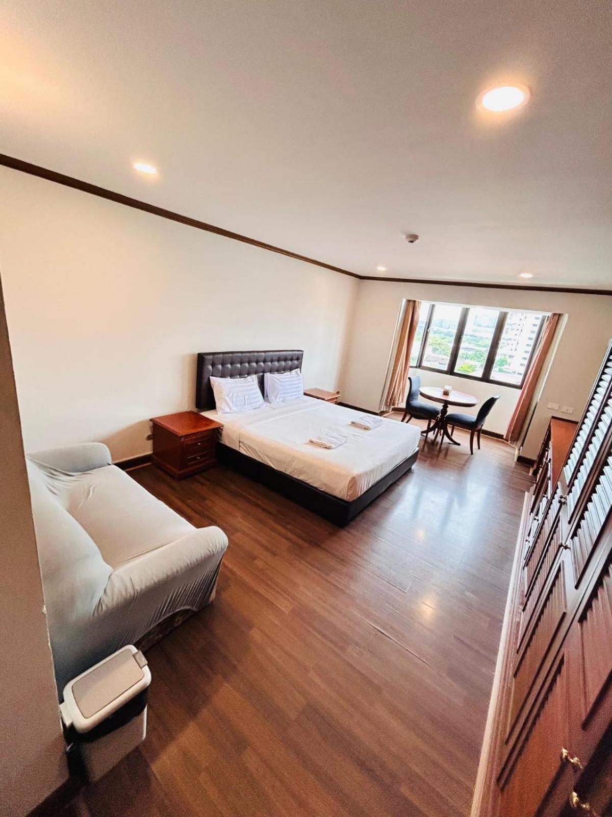 Omni Tower Nana- Fully Furnished Apartments Bangkok