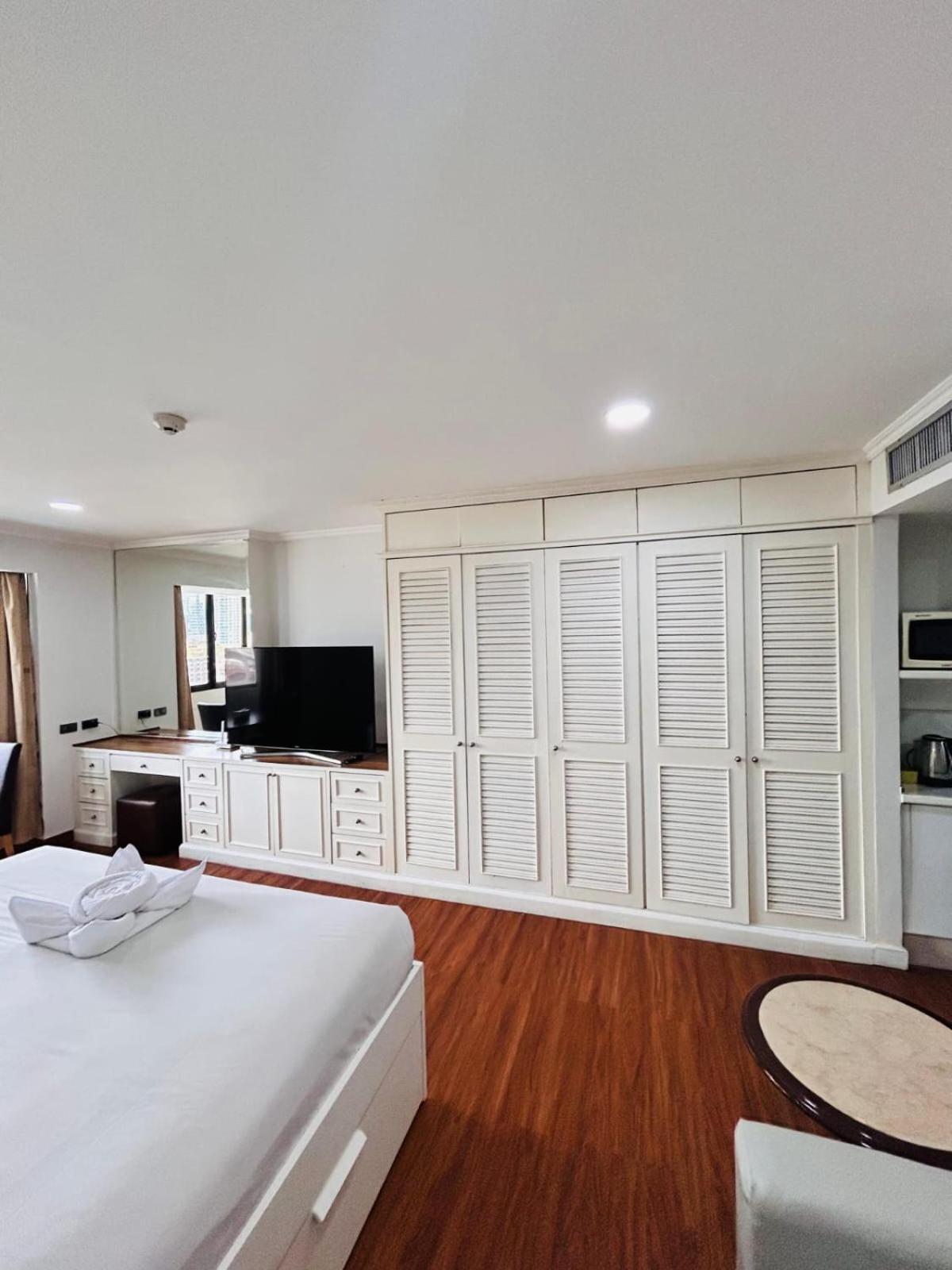 Omni Tower Nana- Fully Furnished Apartments Bangkok
