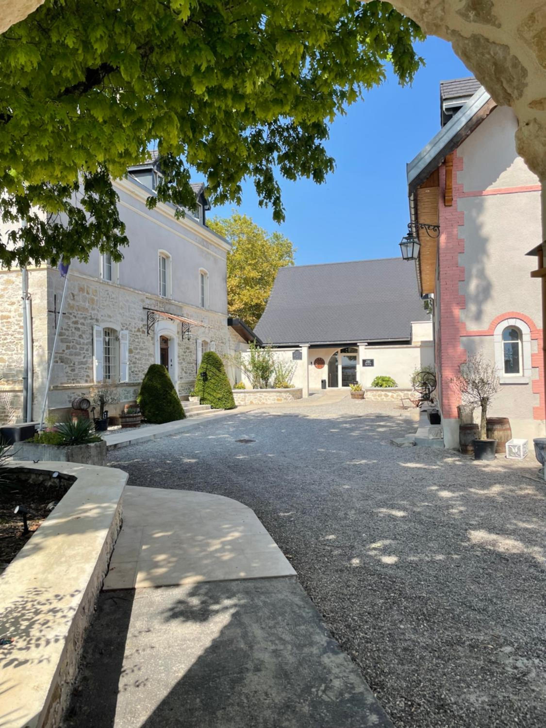 L'annexe du Château de Saint Genix view 4