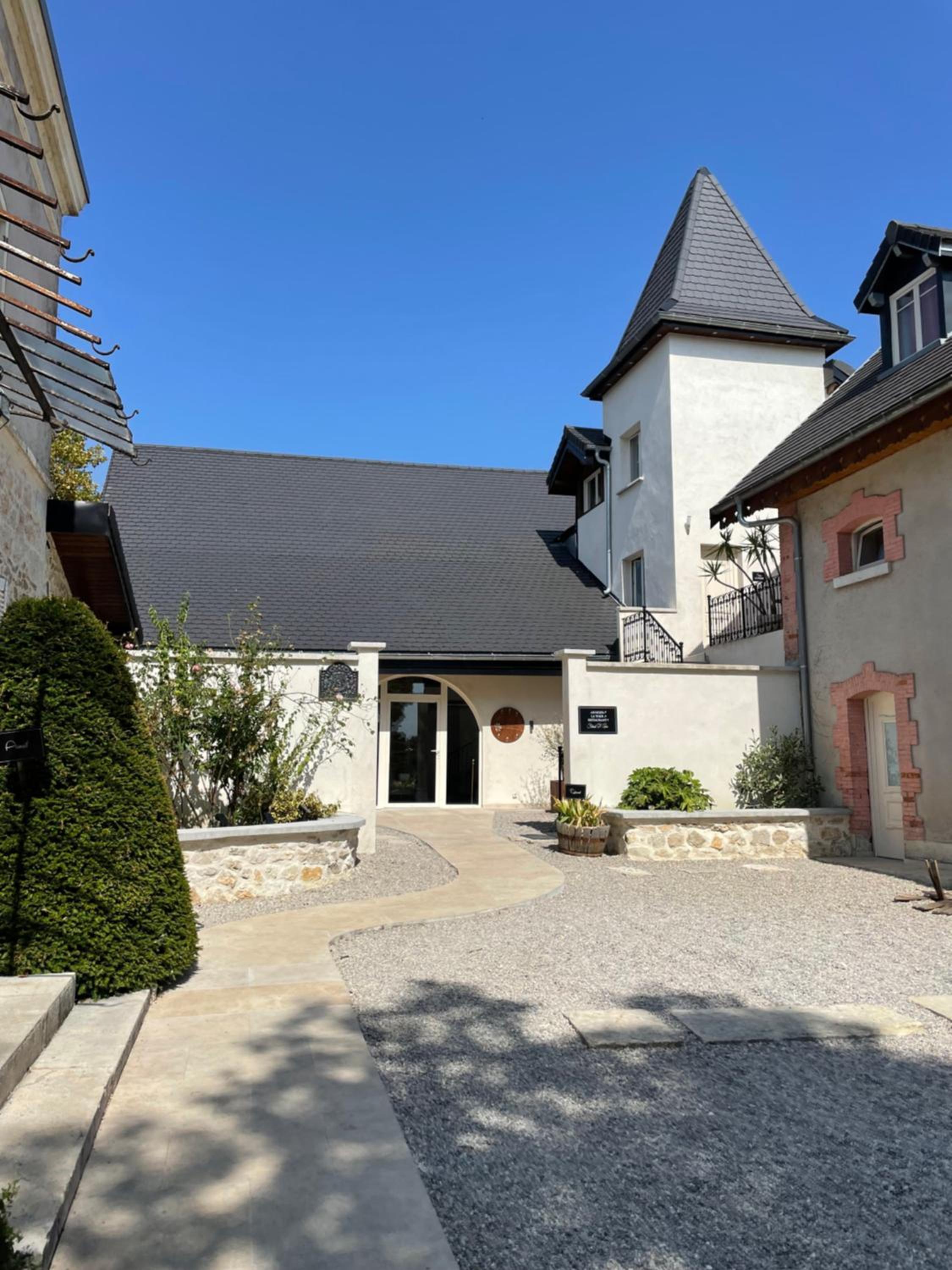L'annexe du Château de Saint Genix view 2