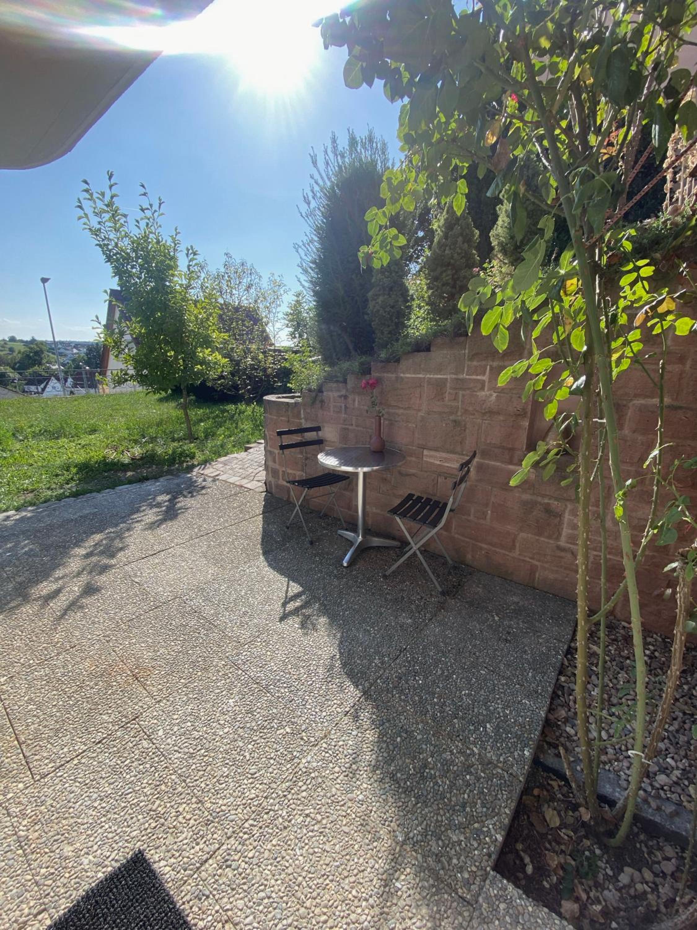 Apartment ANi I 2Zi Göppingen I Neues Bad I Terr & Garten I ruhig an Fahrradstraße I nahe EWS Arena I E-Parkplatz auf Anfrage
