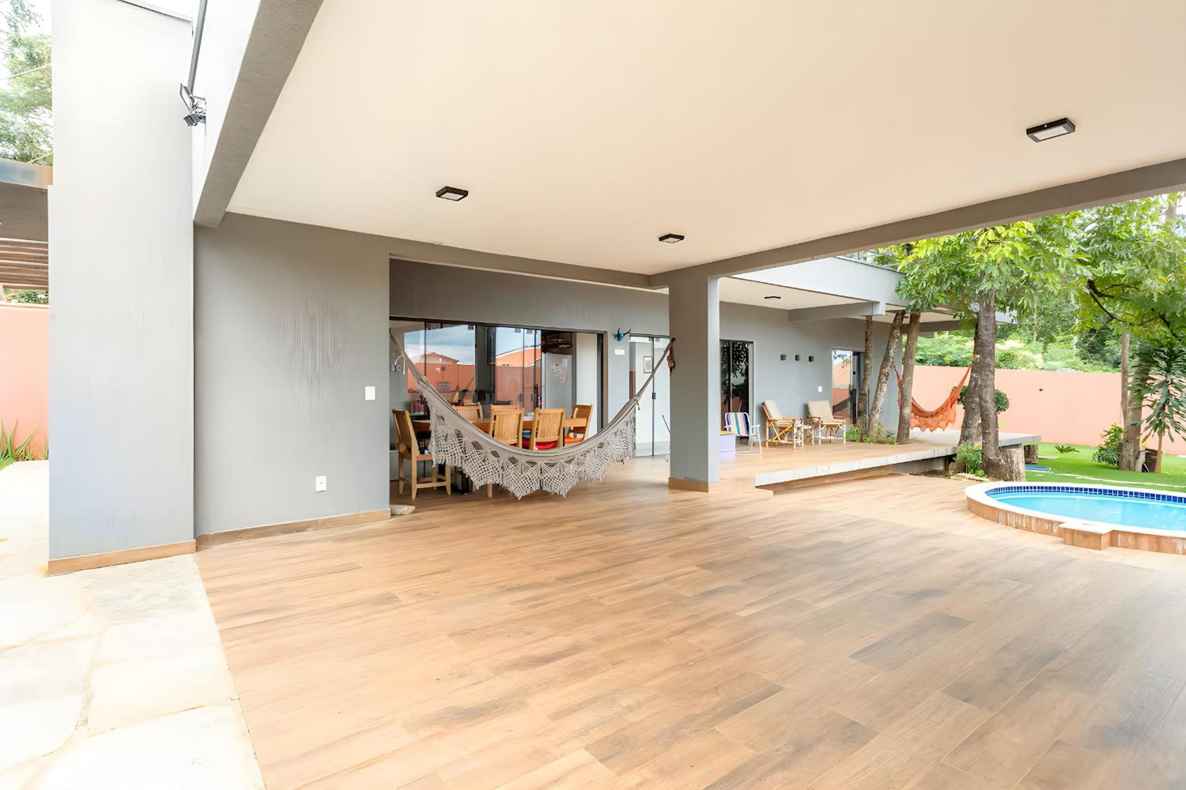 Casa com piscina, vista das montanhas, terraço, quintal