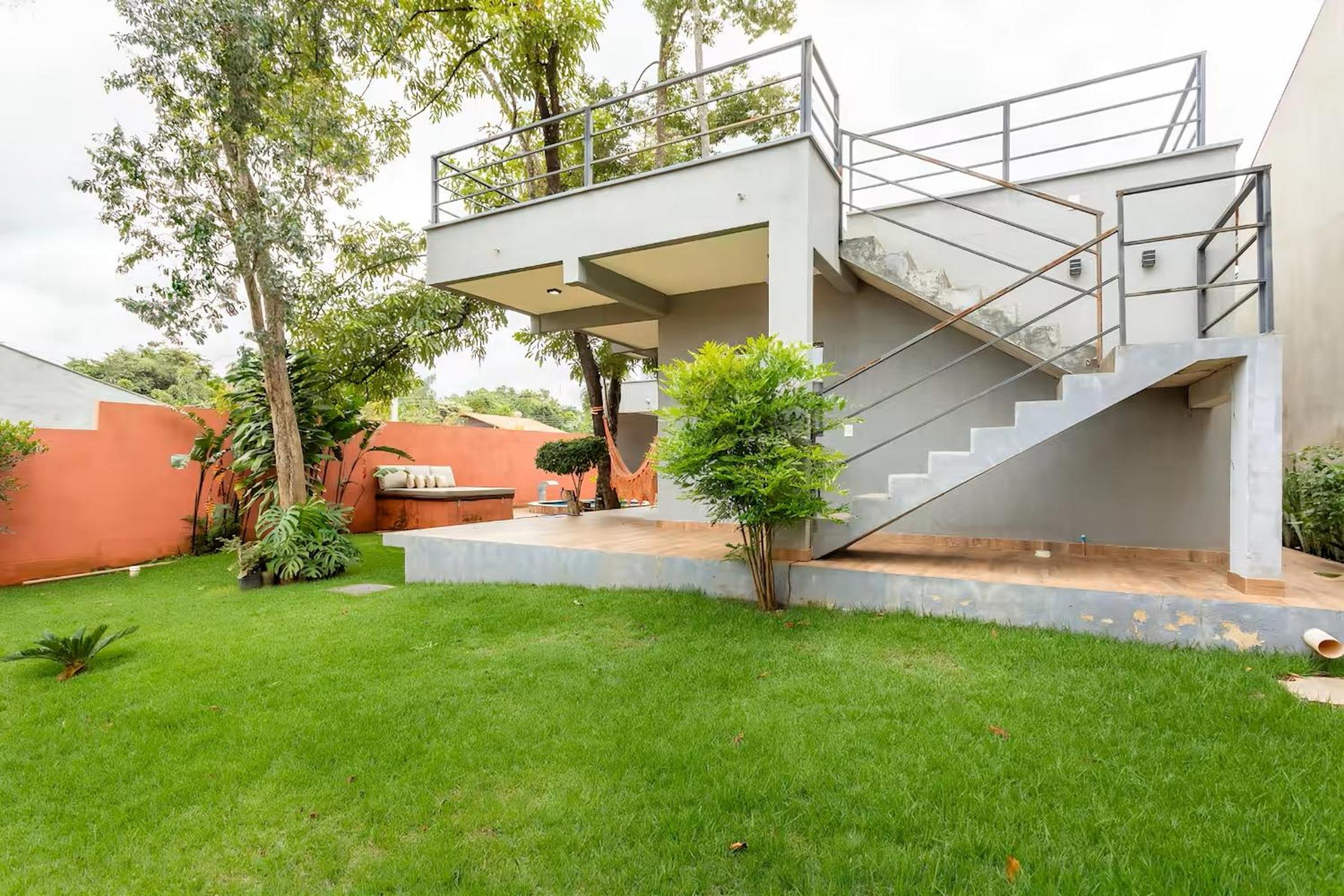 Casa com piscina, vista das montanhas, terraço, quintal