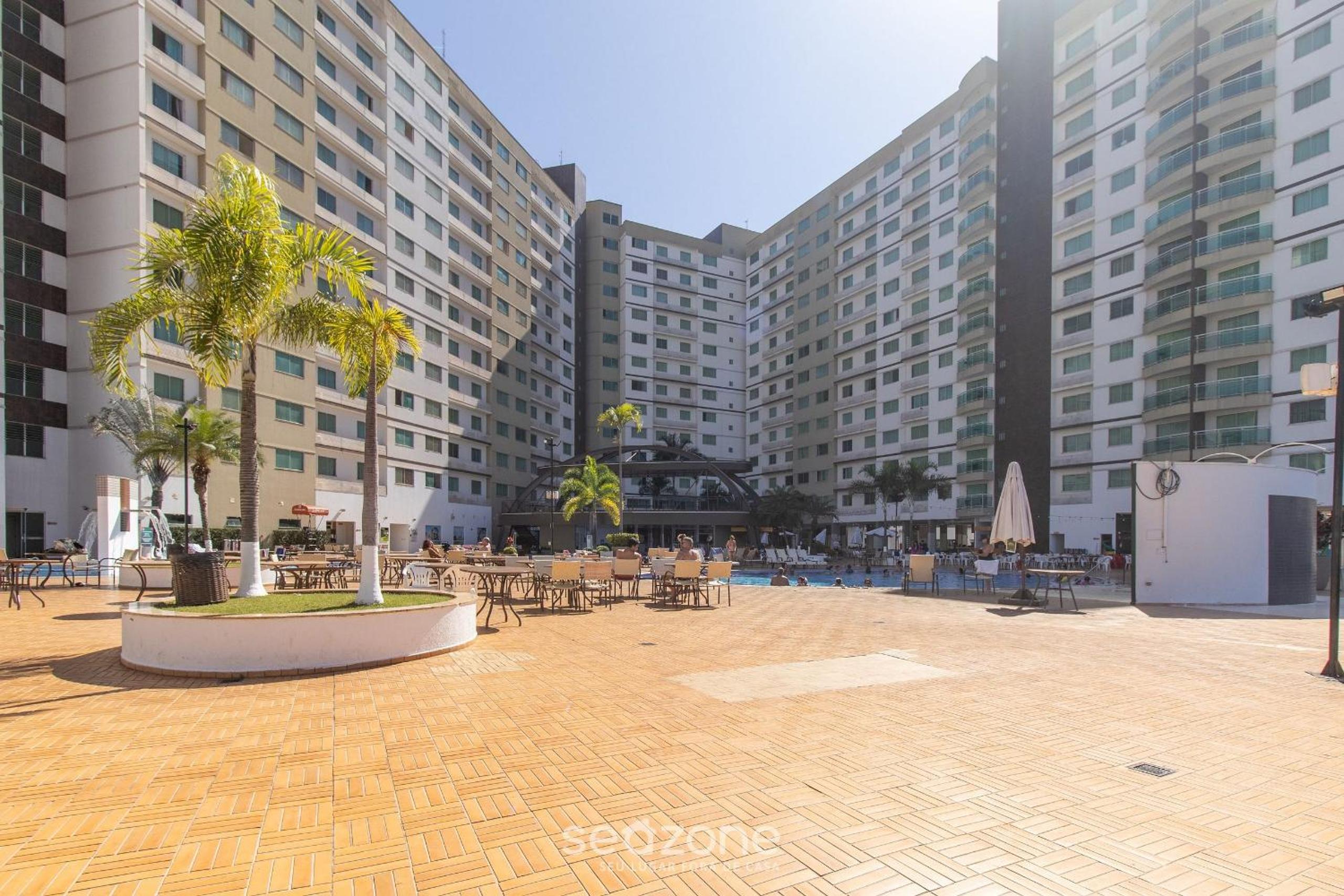 2 B Apt in Building w/Pool near Downtown | ACM0865