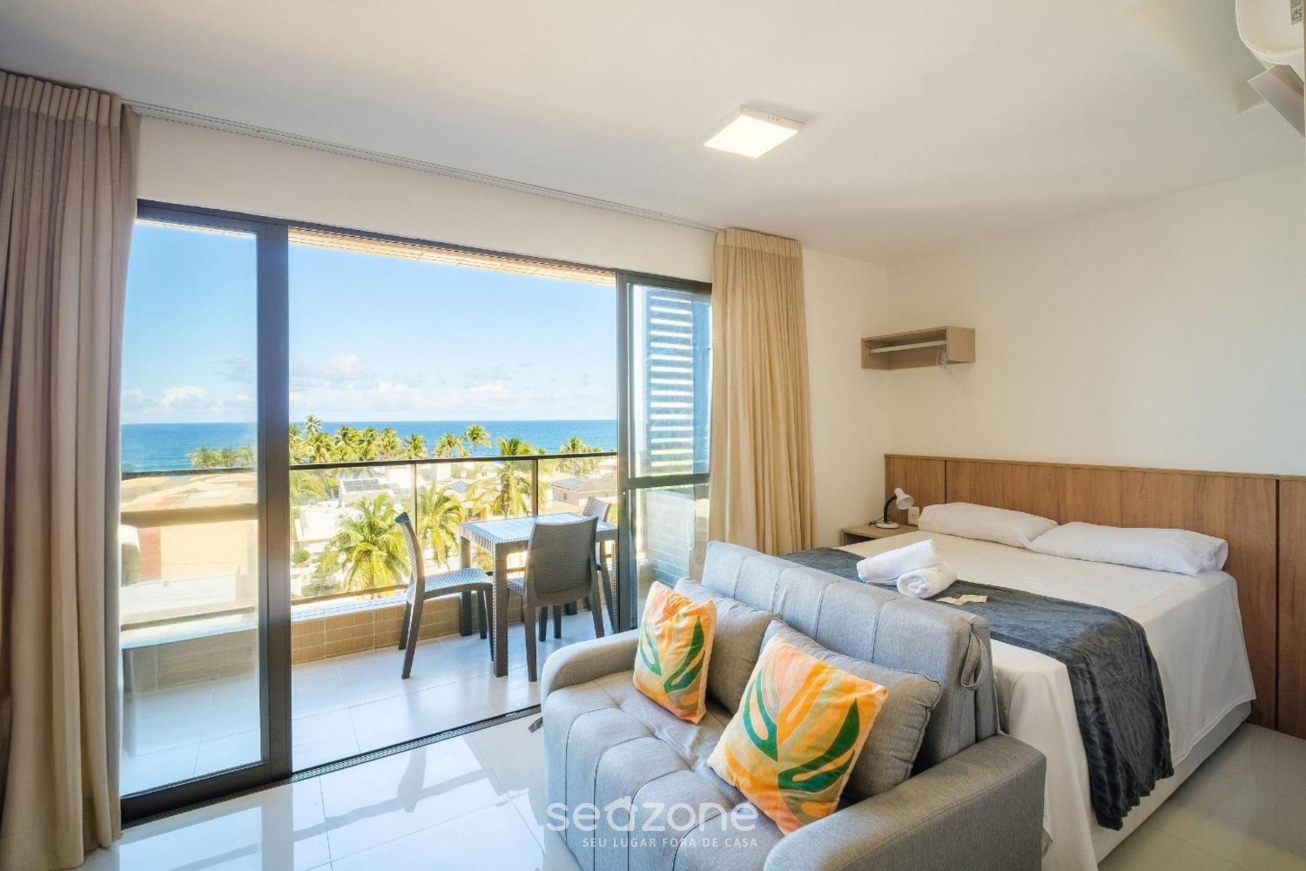 Stay just steps from Itapuã beach, with pool and gym - RGF