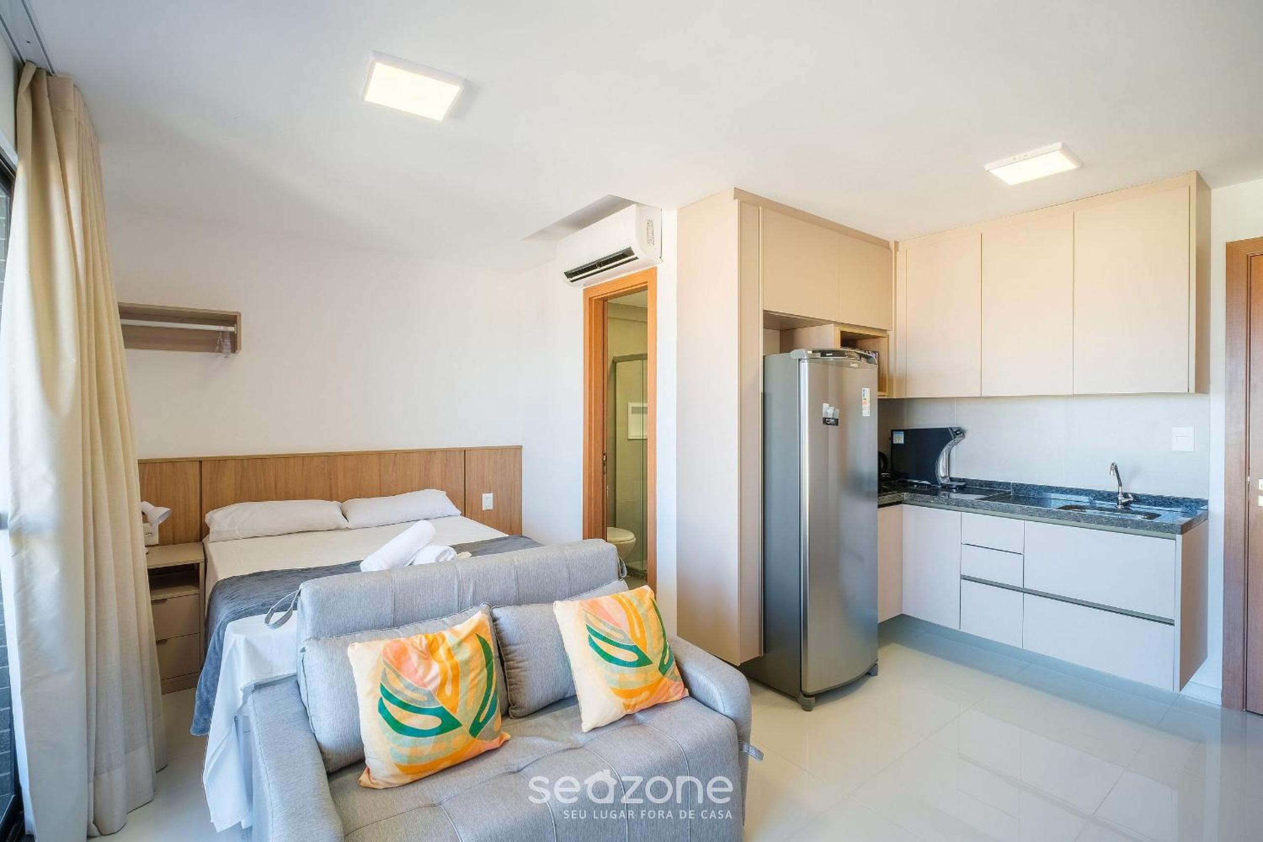 Stay just steps from Itapuã beach, with pool and gym - RGF