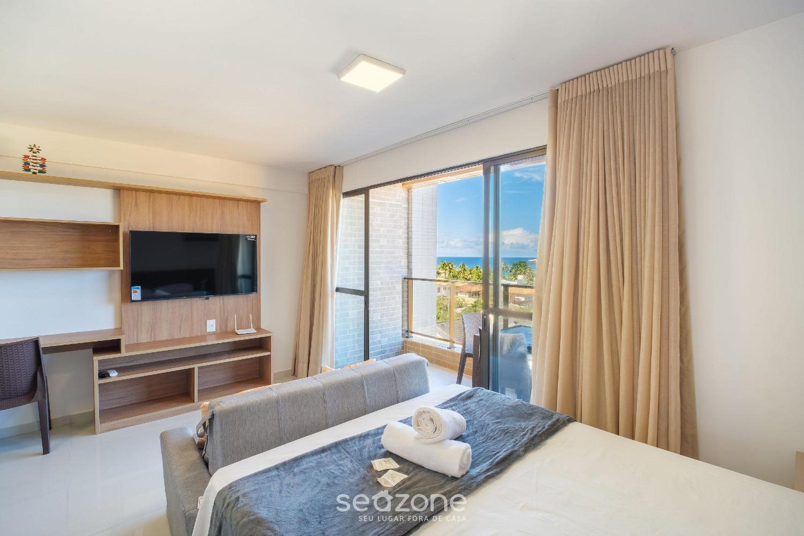 Stay just steps from Itapuã beach, with pool and gym - RGF