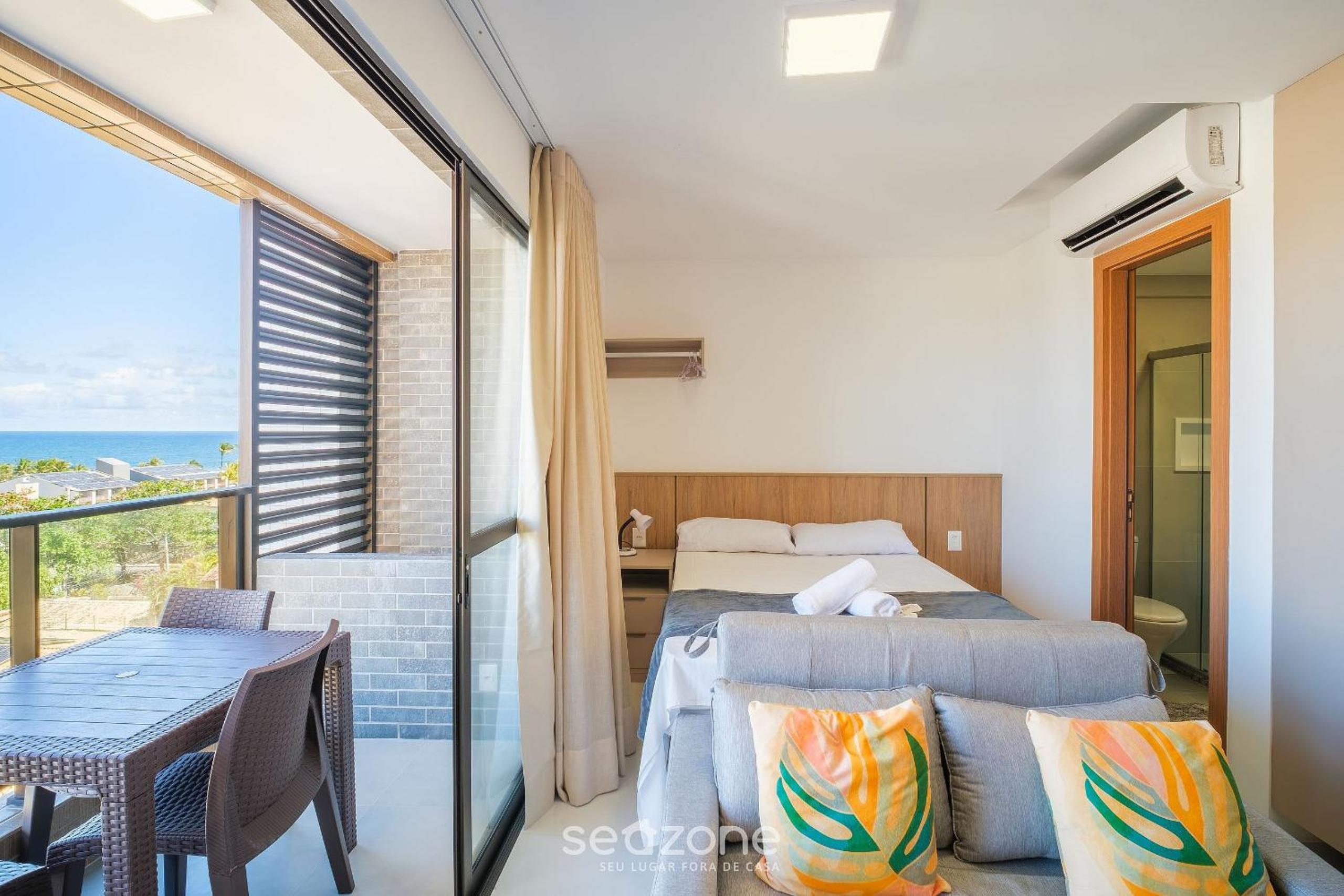 Stay just steps from Itapuã beach, with pool and gym - RGF