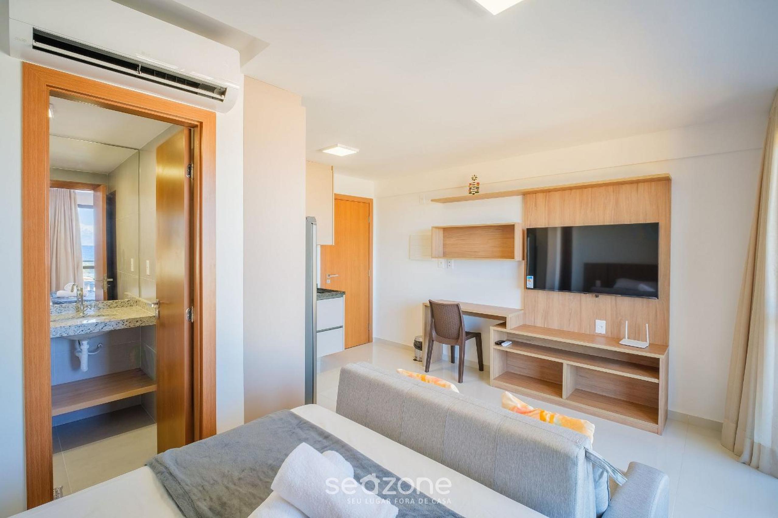 Stay just steps from Itapuã beach, with pool and gym - RGF