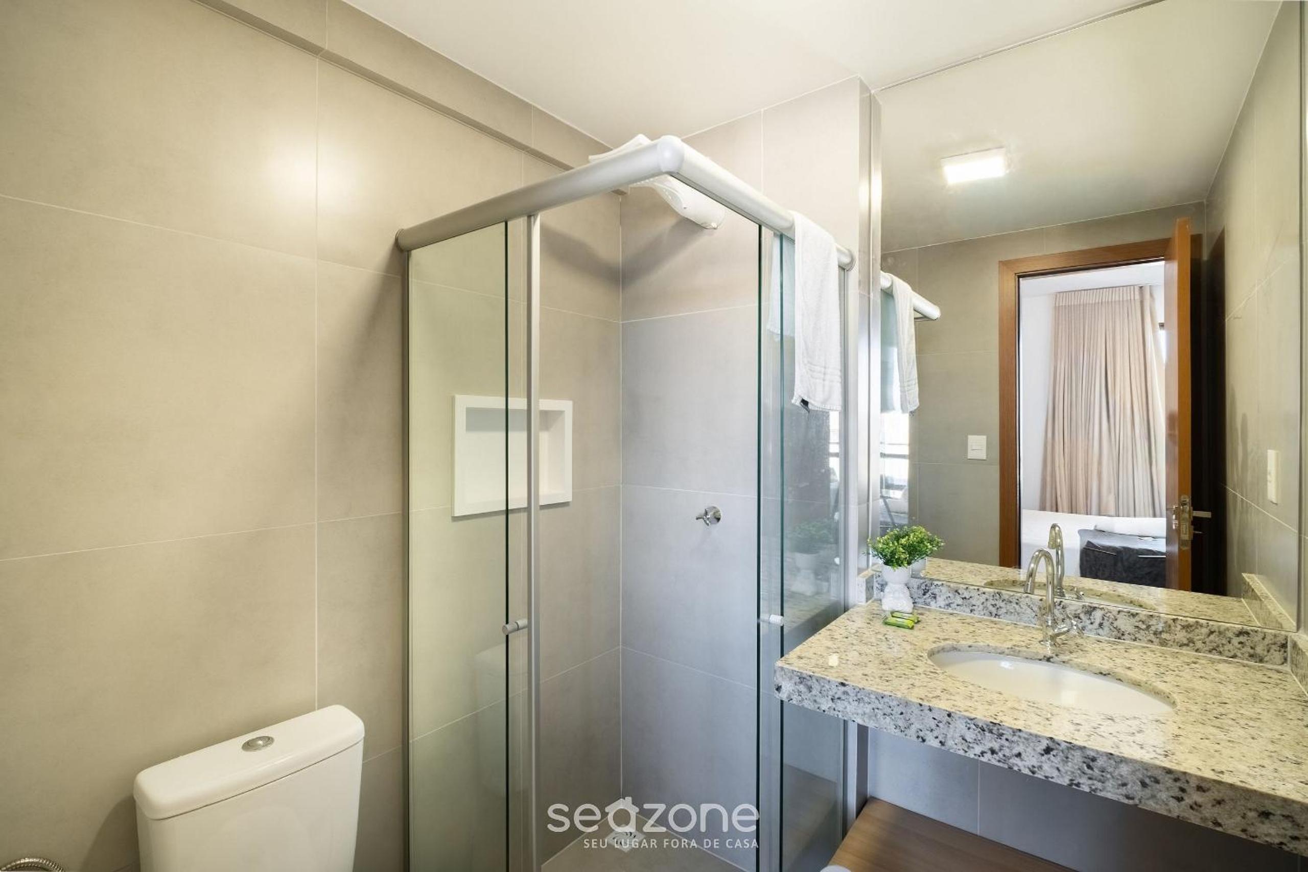 Stay just steps from Itapuã beach, with pool and gym - RGF