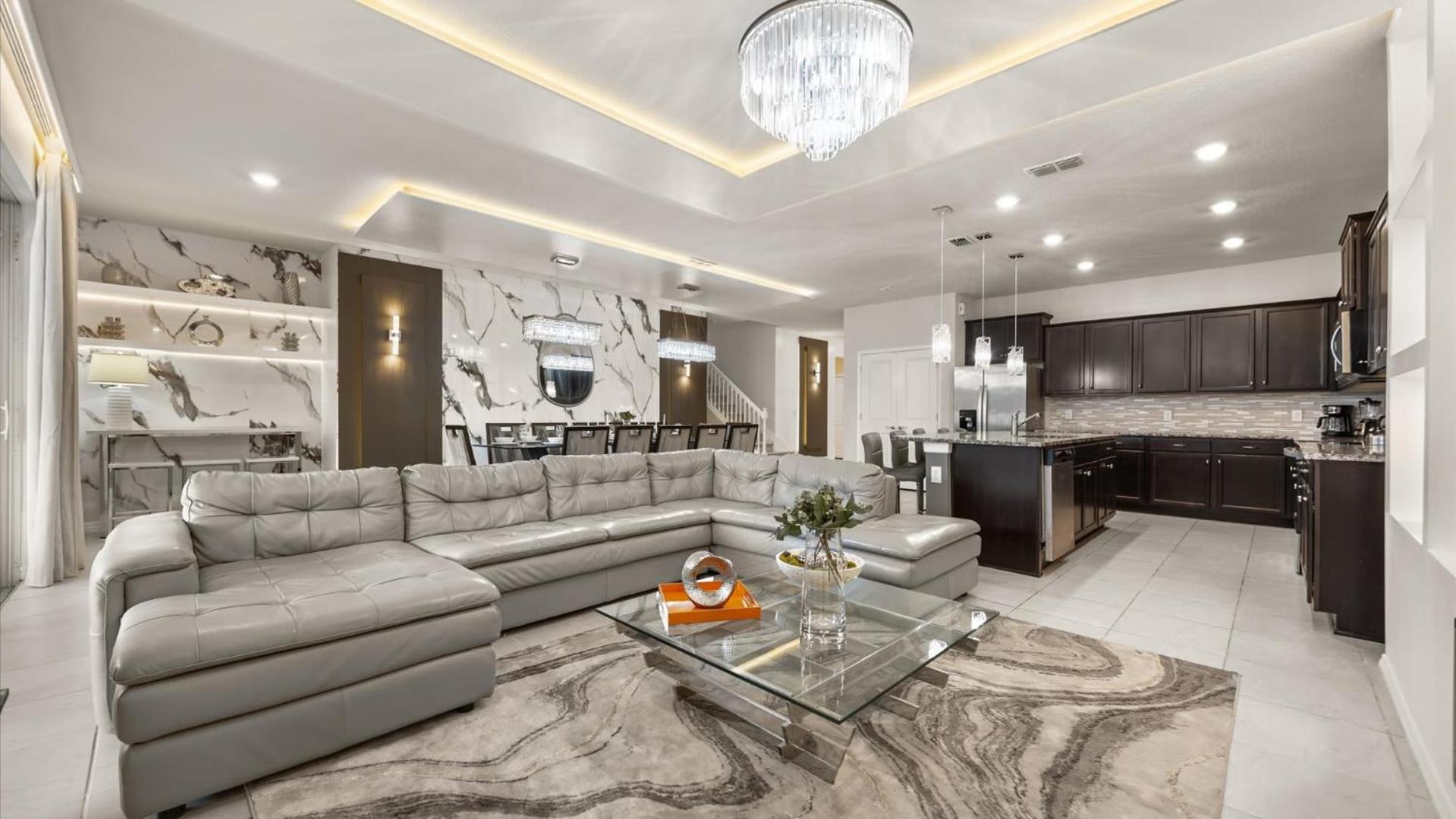 Newly Renovated Home w Pool Hot Tub & Games Room