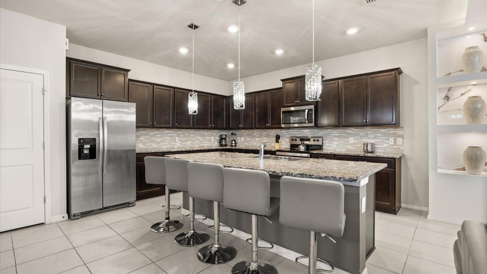 Newly Renovated Home w Pool Hot Tub & Games Room