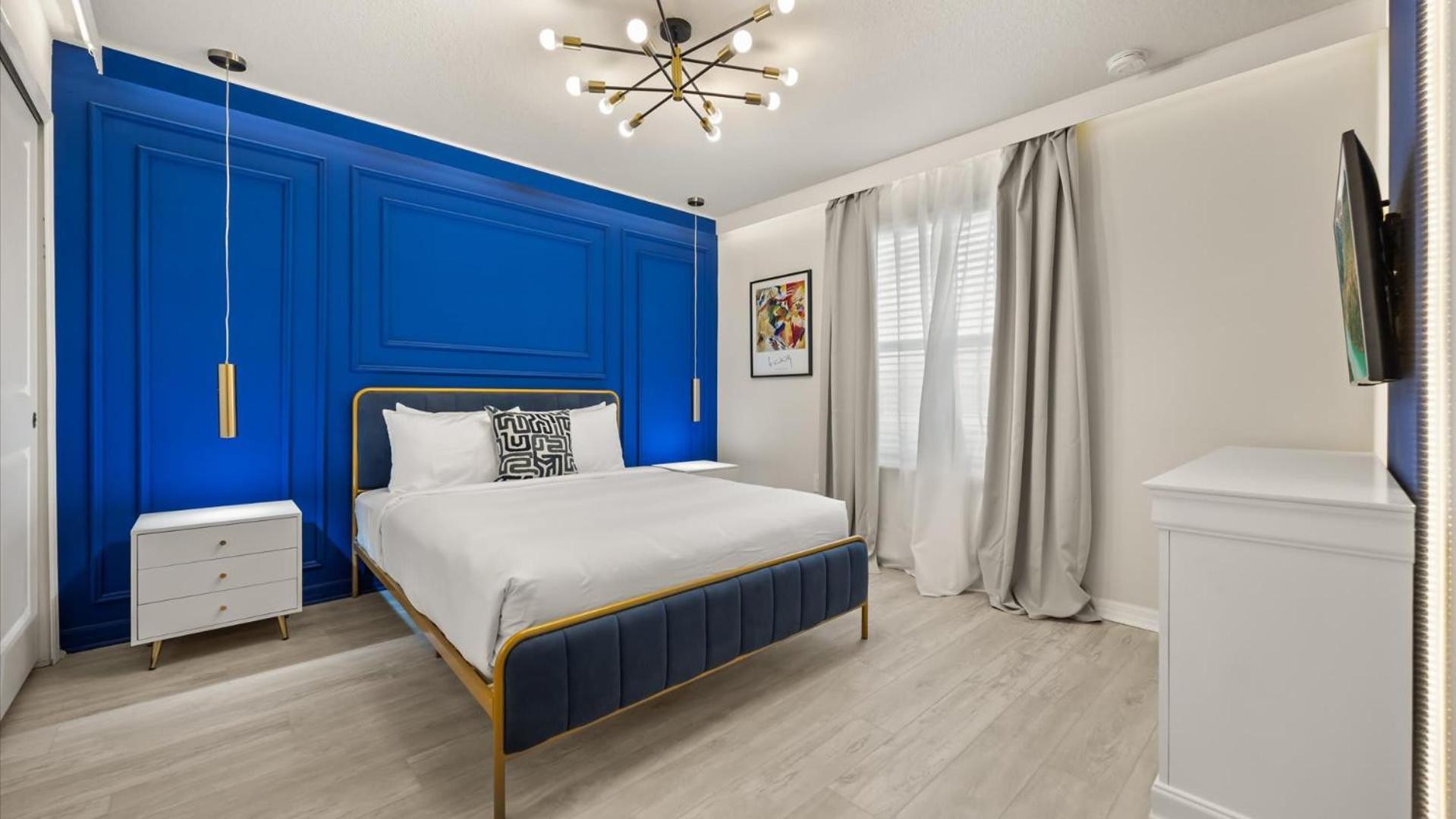 Newly Renovated Home w Pool Hot Tub & Games Room