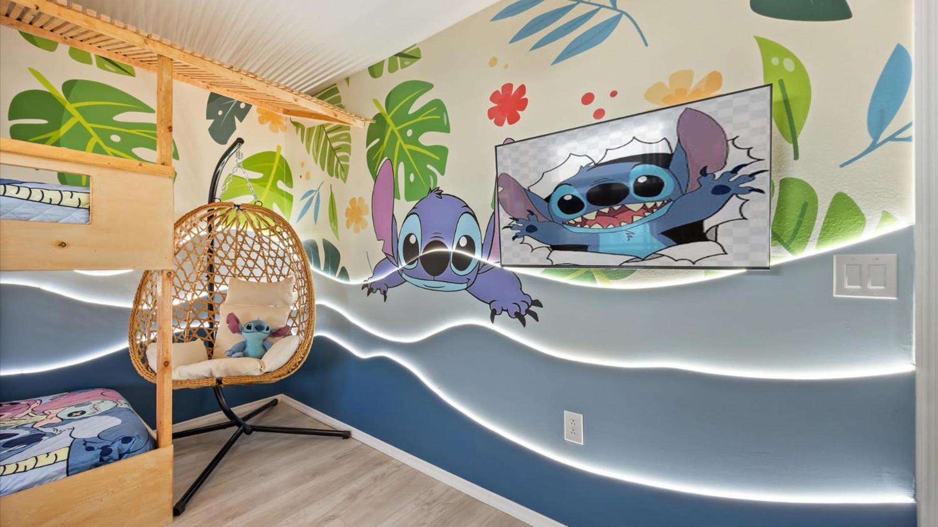 Newly Renovated Home w Pool Hot Tub & Games Room