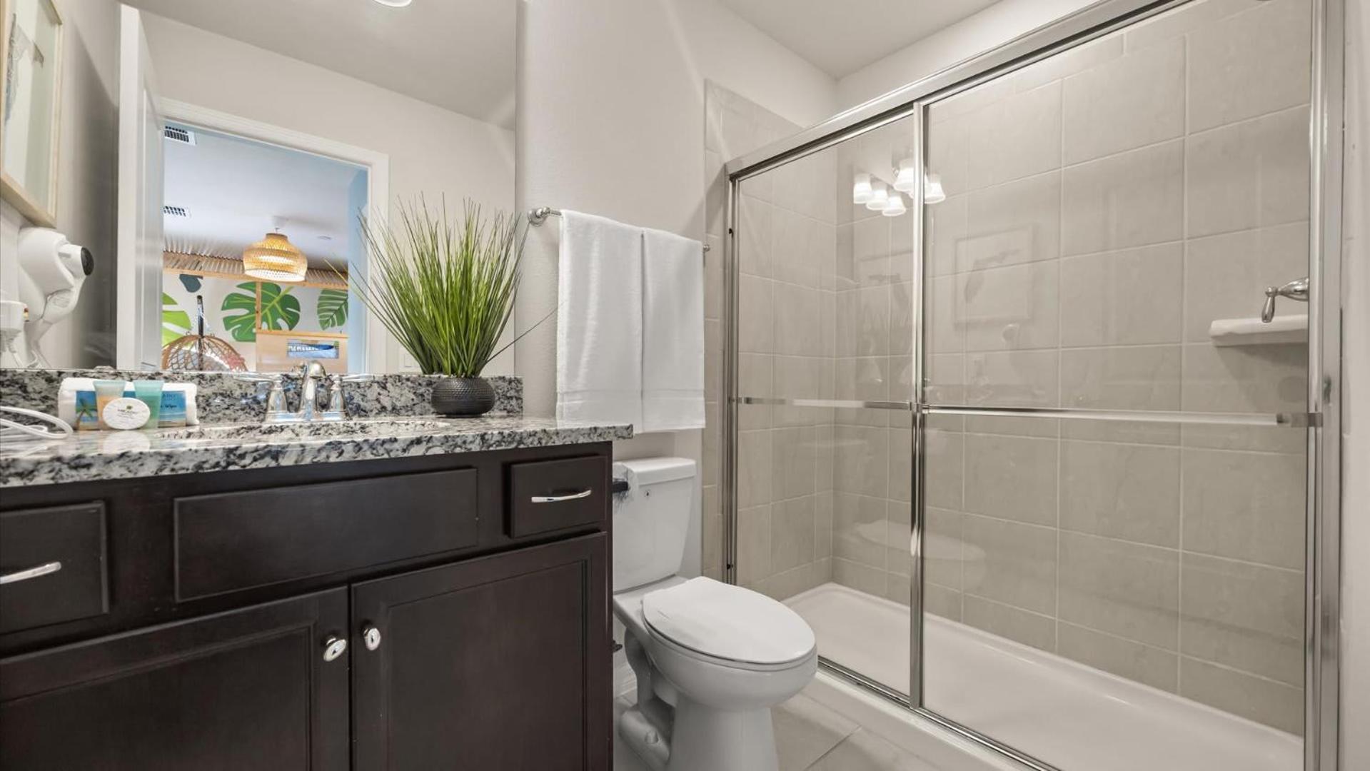 Newly Renovated Home w Pool Hot Tub & Games Room