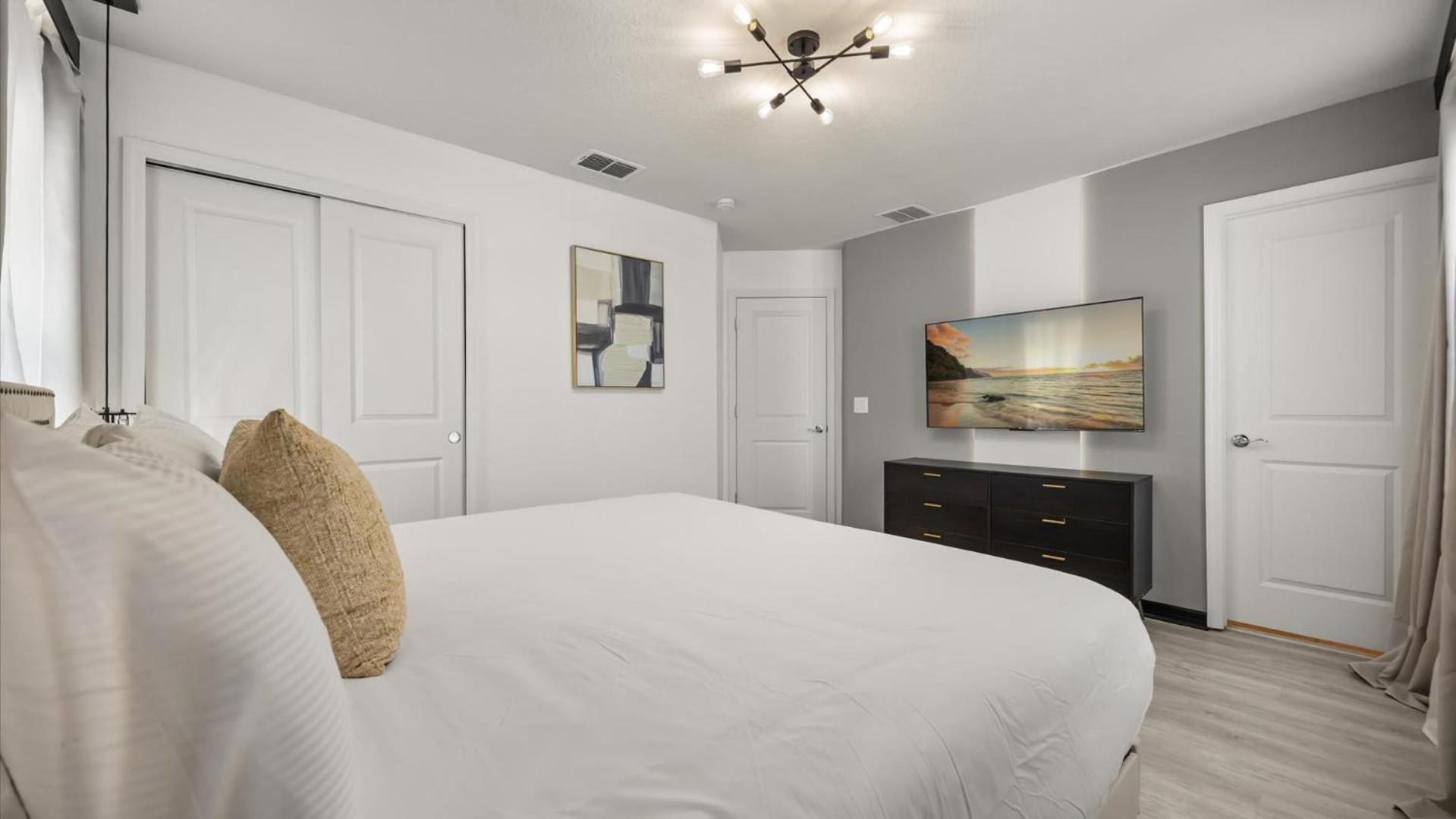 Newly Renovated Home w Pool Hot Tub & Games Room