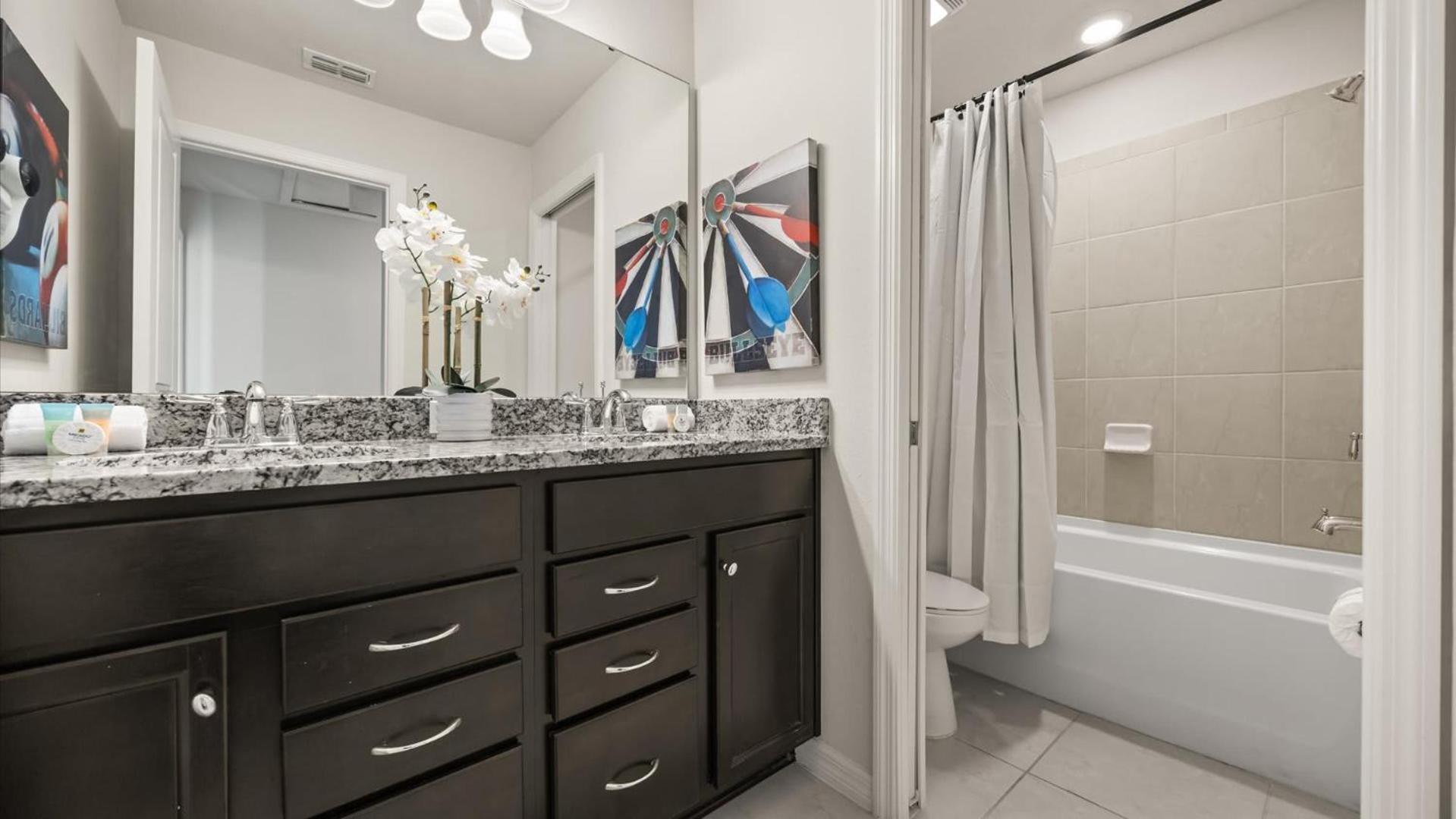 Newly Renovated Home w Pool Hot Tub & Games Room