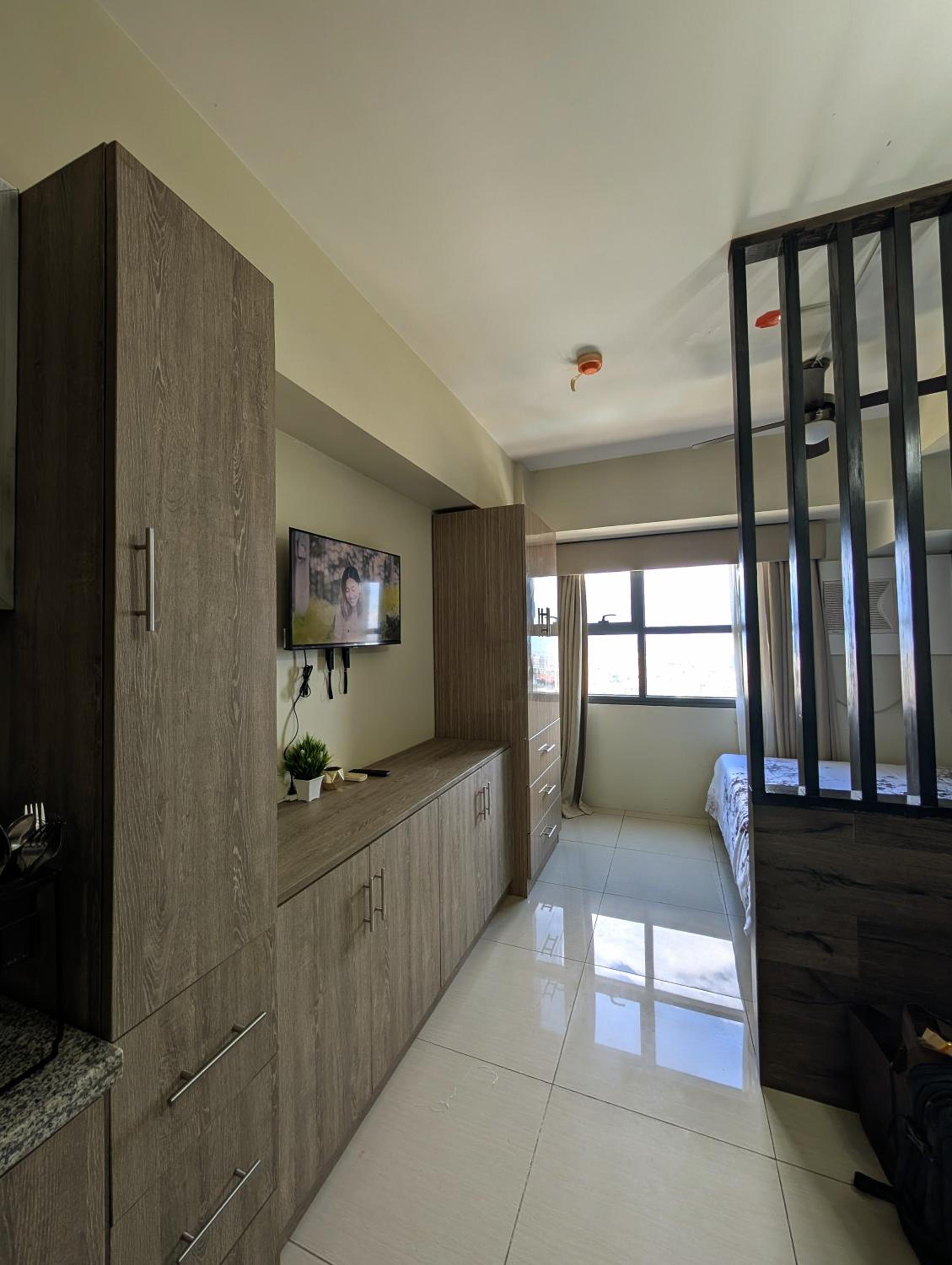 30T1 Chic Corners by Leo, Studio Unit, Horizons 101