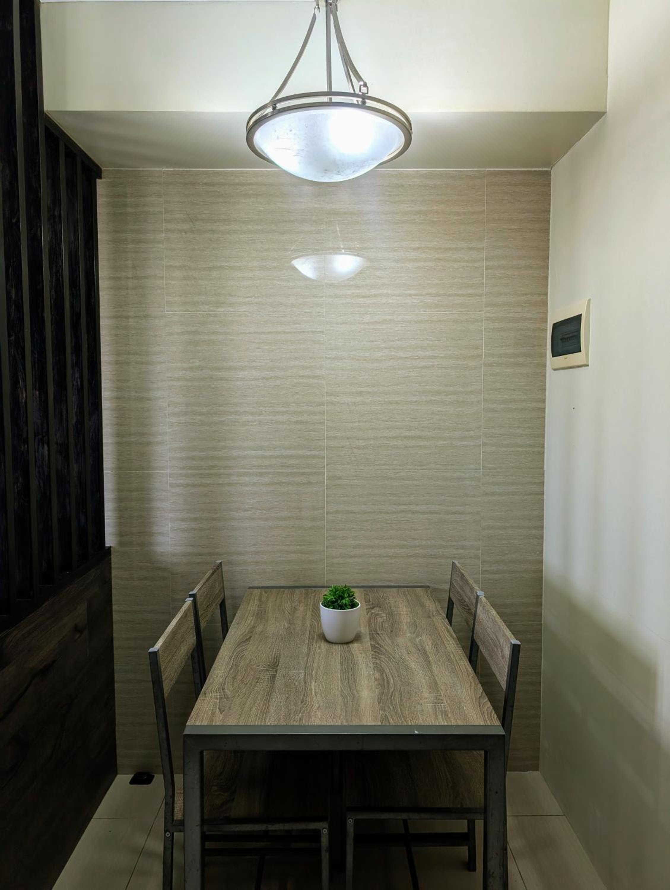 30T1 Chic Corners by Leo, Studio Unit, Horizons 101