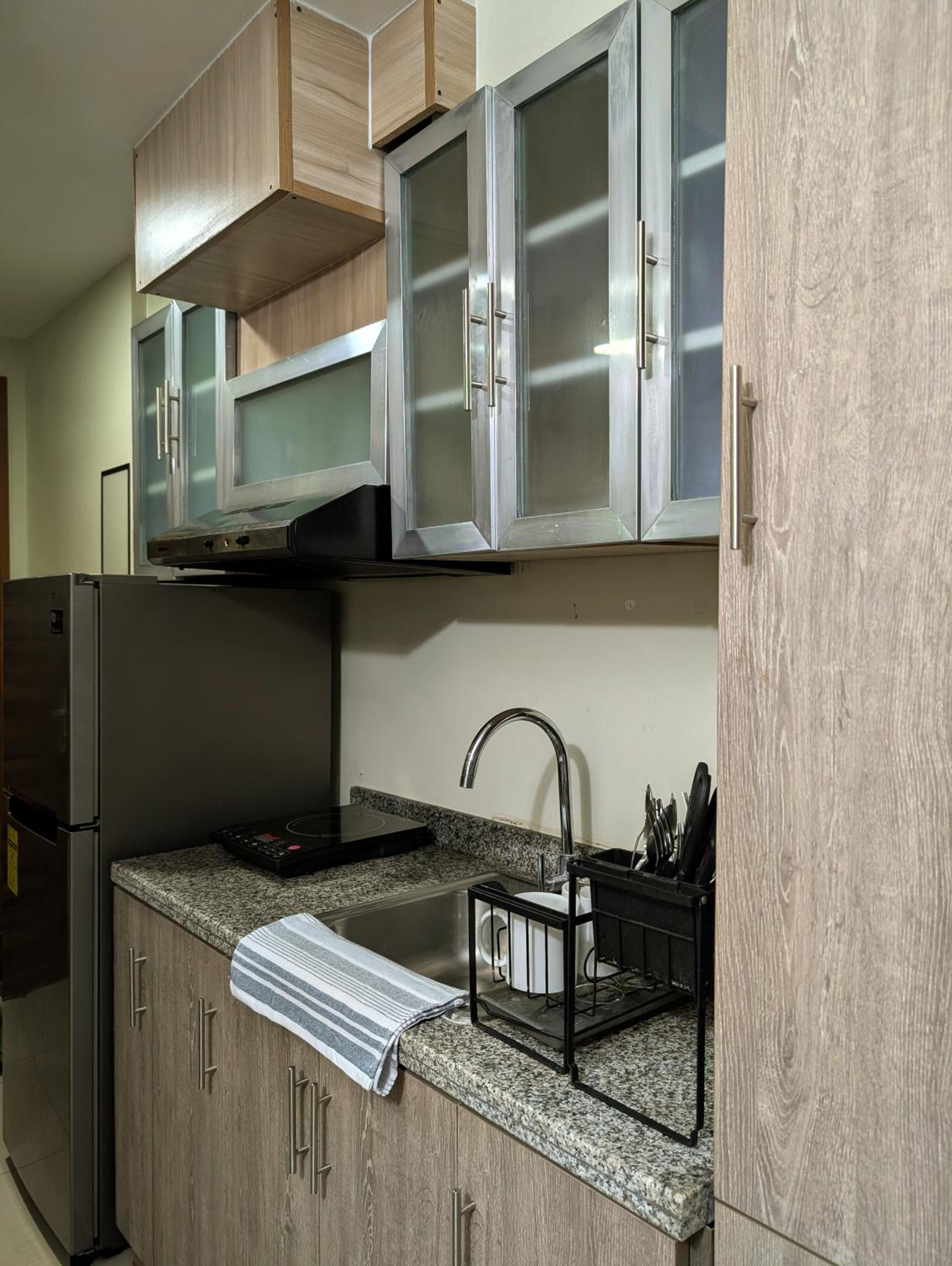 30T1 Chic Corners by Leo, Studio Unit, Horizons 101
