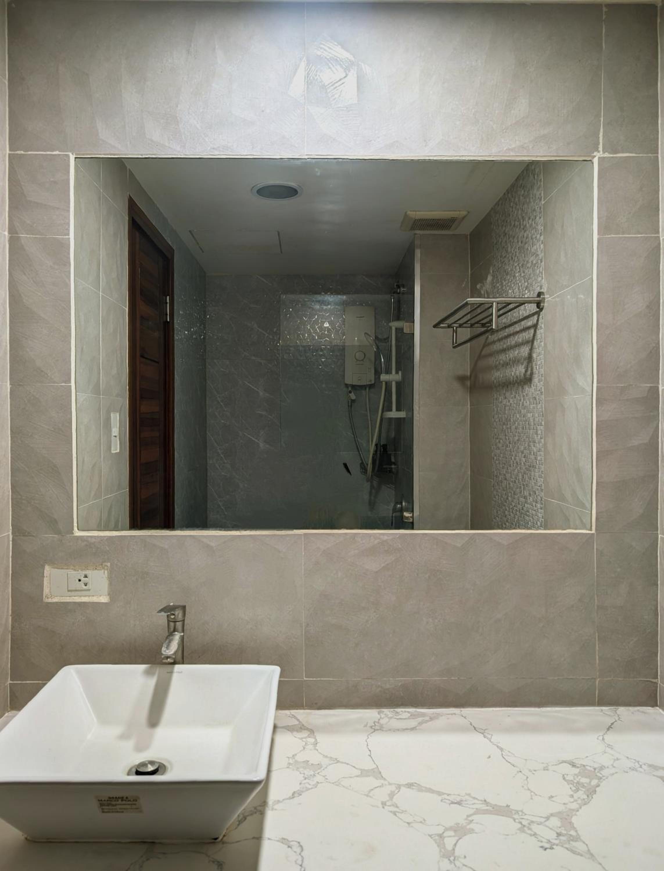 30T1 Chic Corners by Leo, Studio Unit, Horizons 101