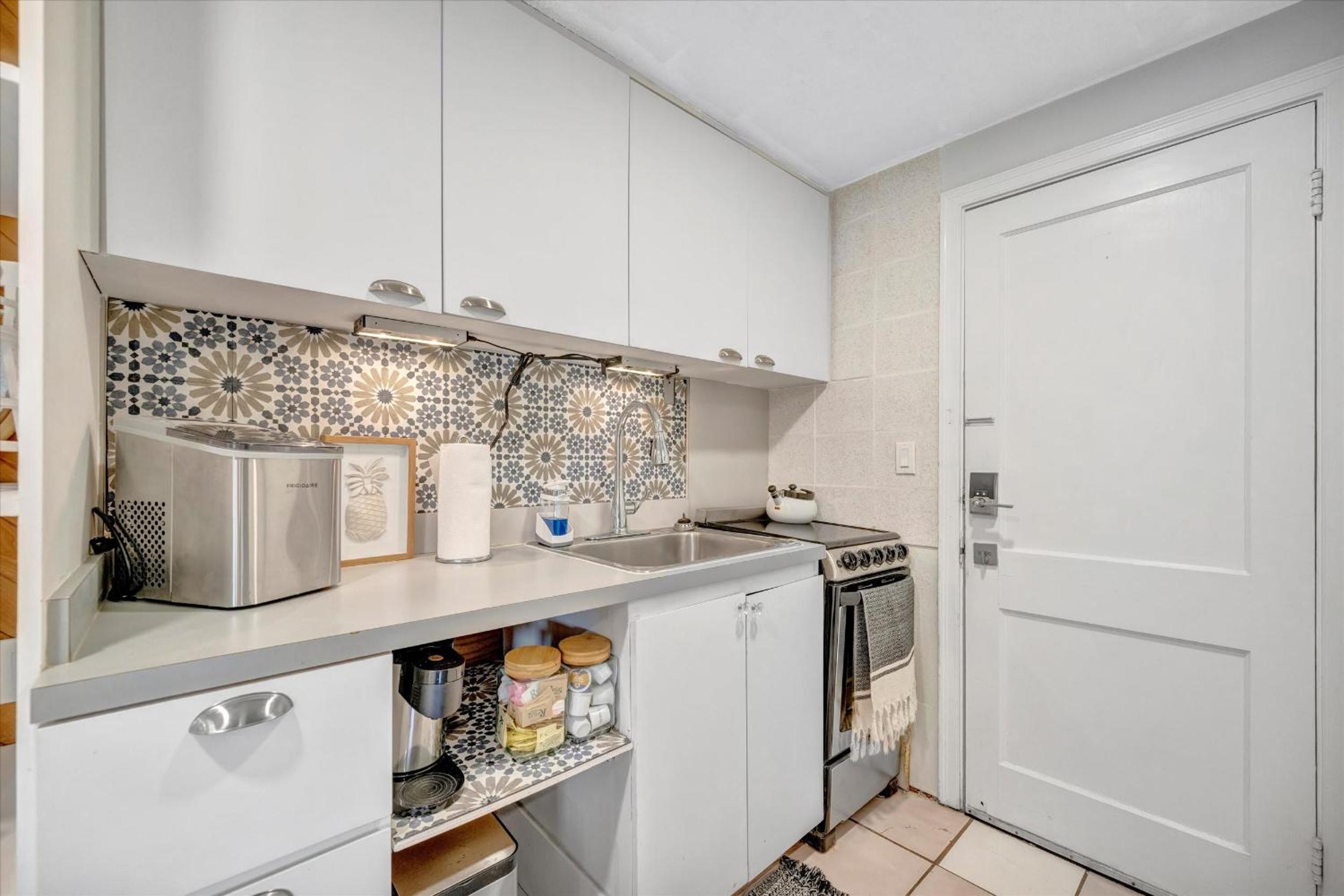 Waterfront Corner Suite Heated Pool Near Beach