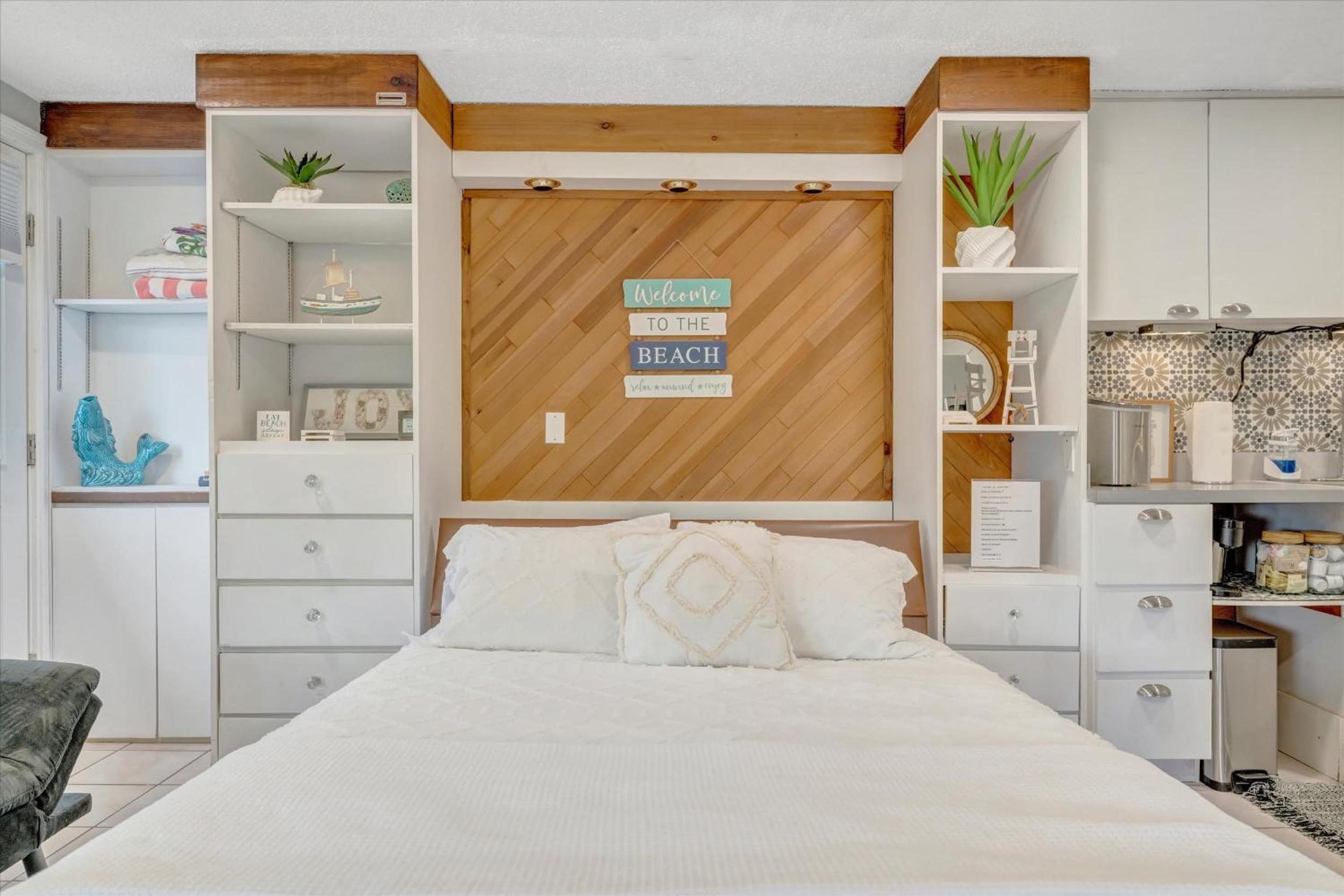 Waterfront Corner Suite Heated Pool Near Beach