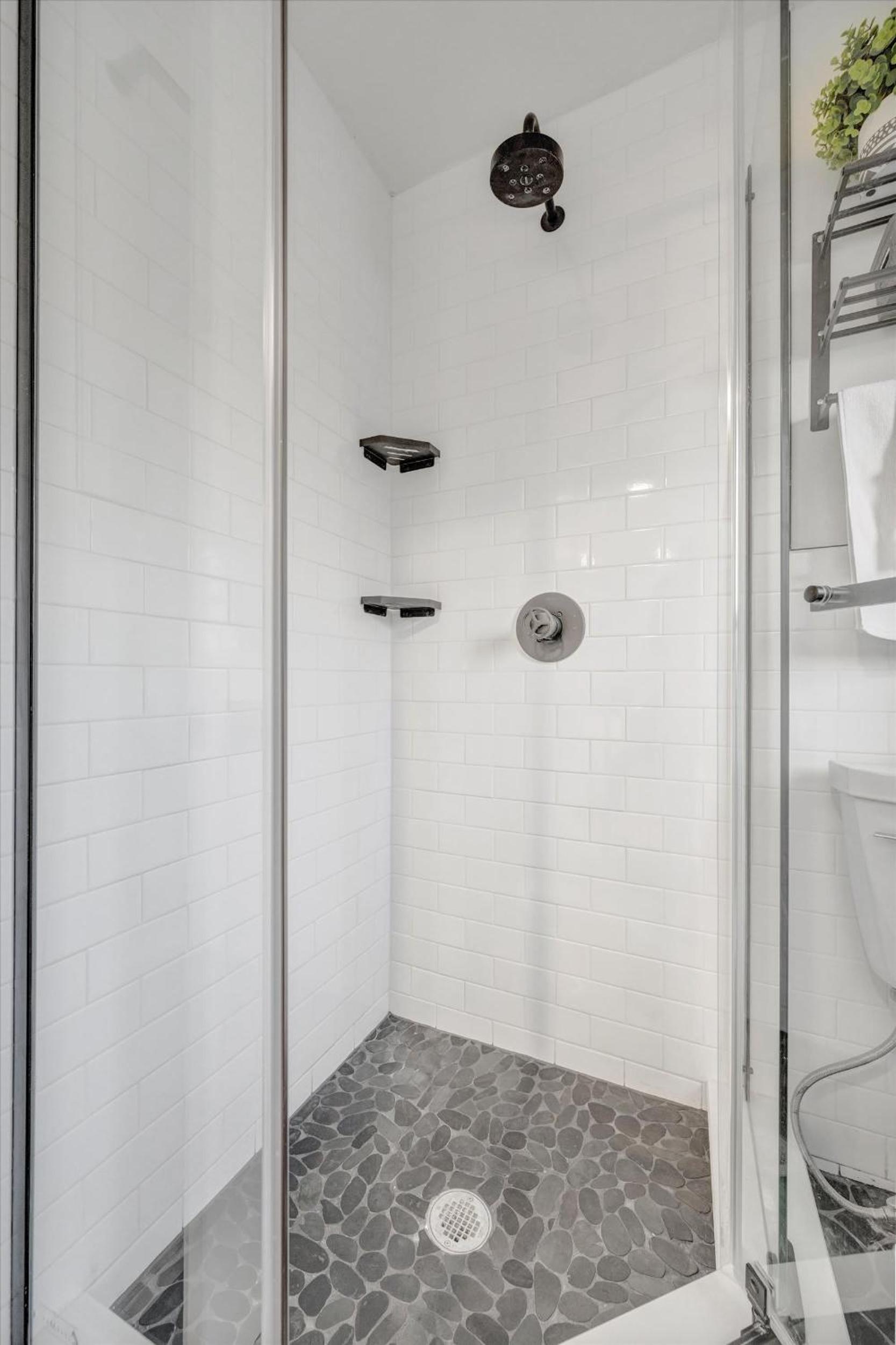 Waterfront Corner Suite Heated Pool Near Beach