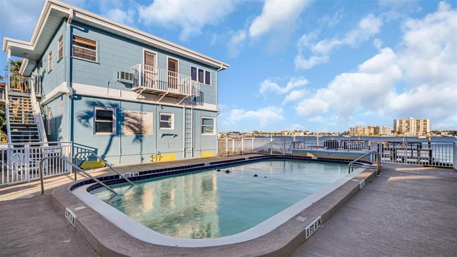 Watch the dolphins Waterview 2-bed Heated pool