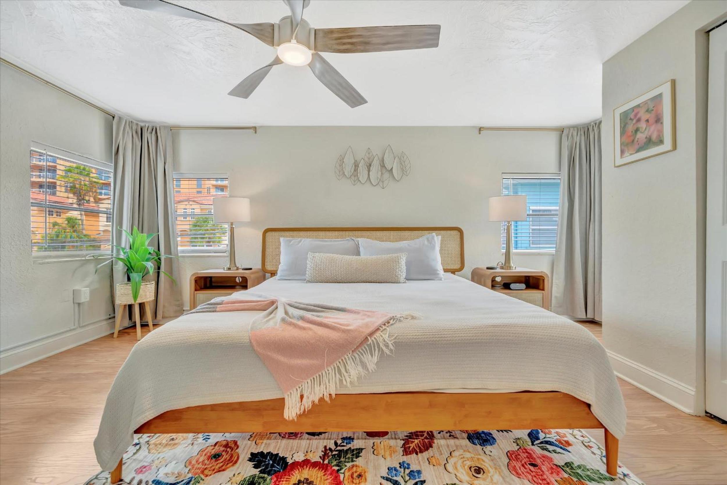 Watch the dolphins Waterview 2-bed Heated pool