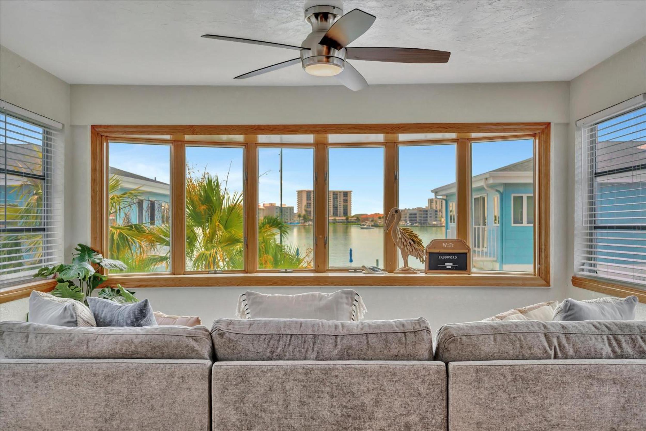 Watch the dolphins Waterview 2-bed Heated pool