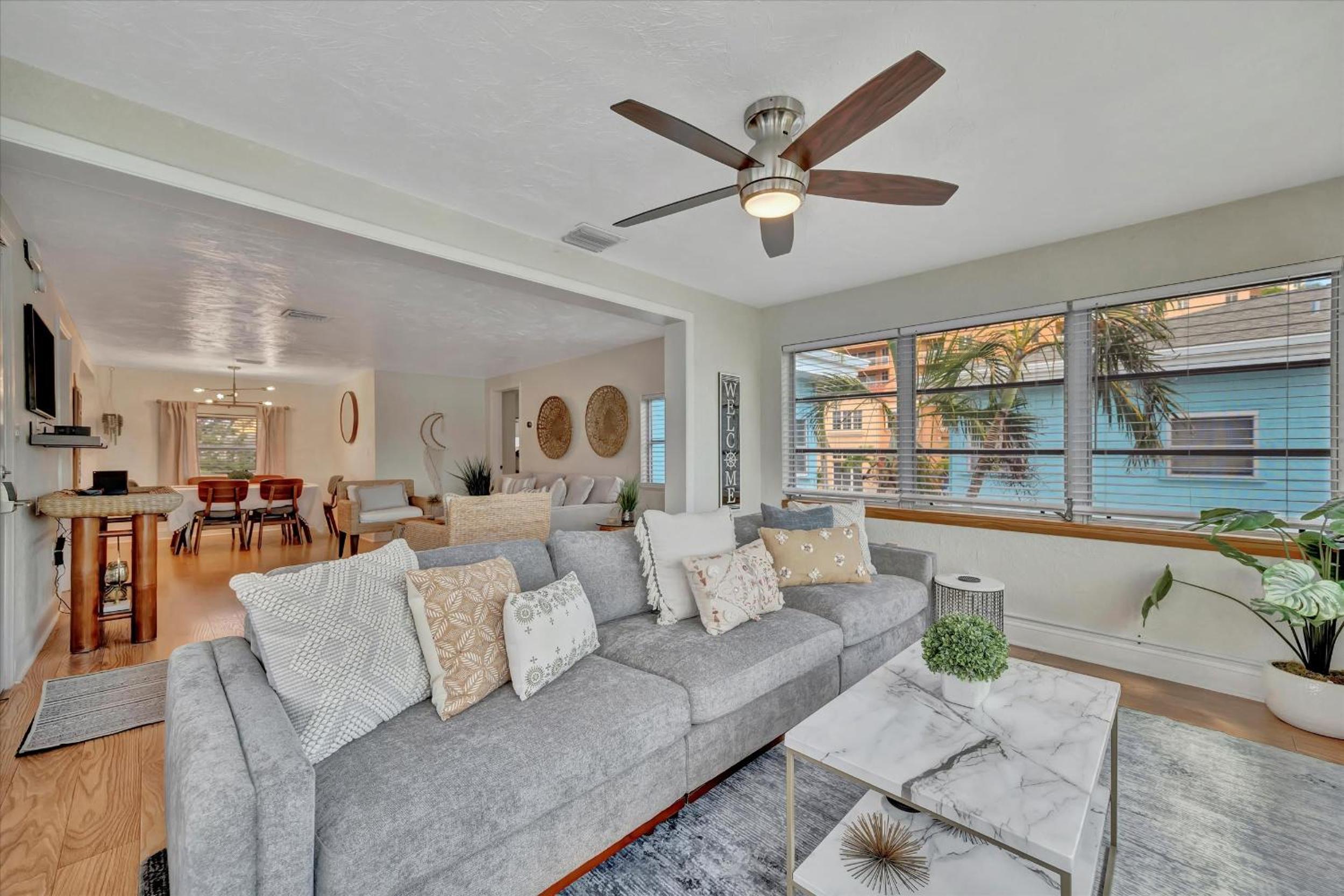 Watch the dolphins Waterview 2-bed Heated pool